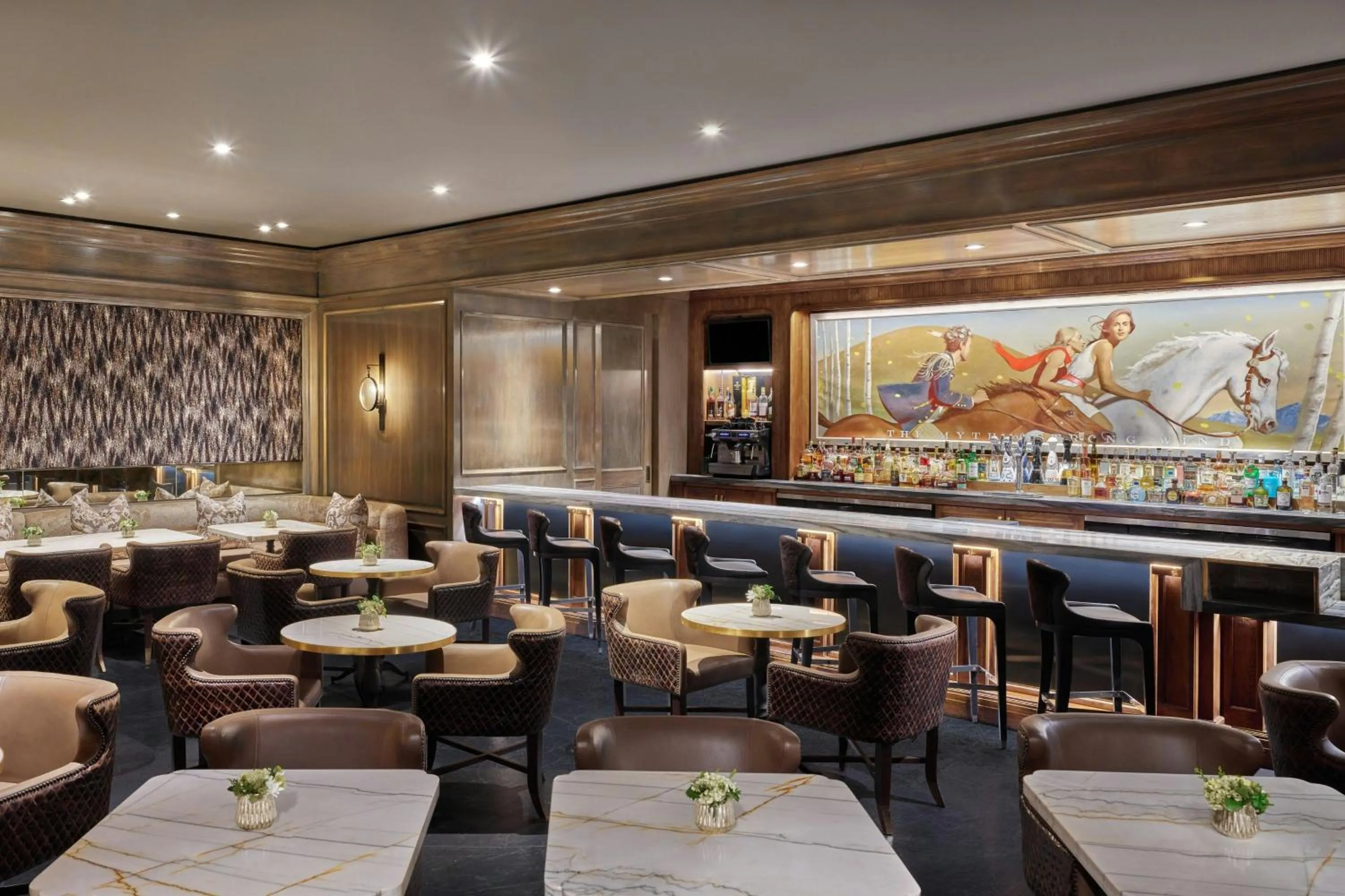 Lounge or bar in St. Regis Aspen Resort