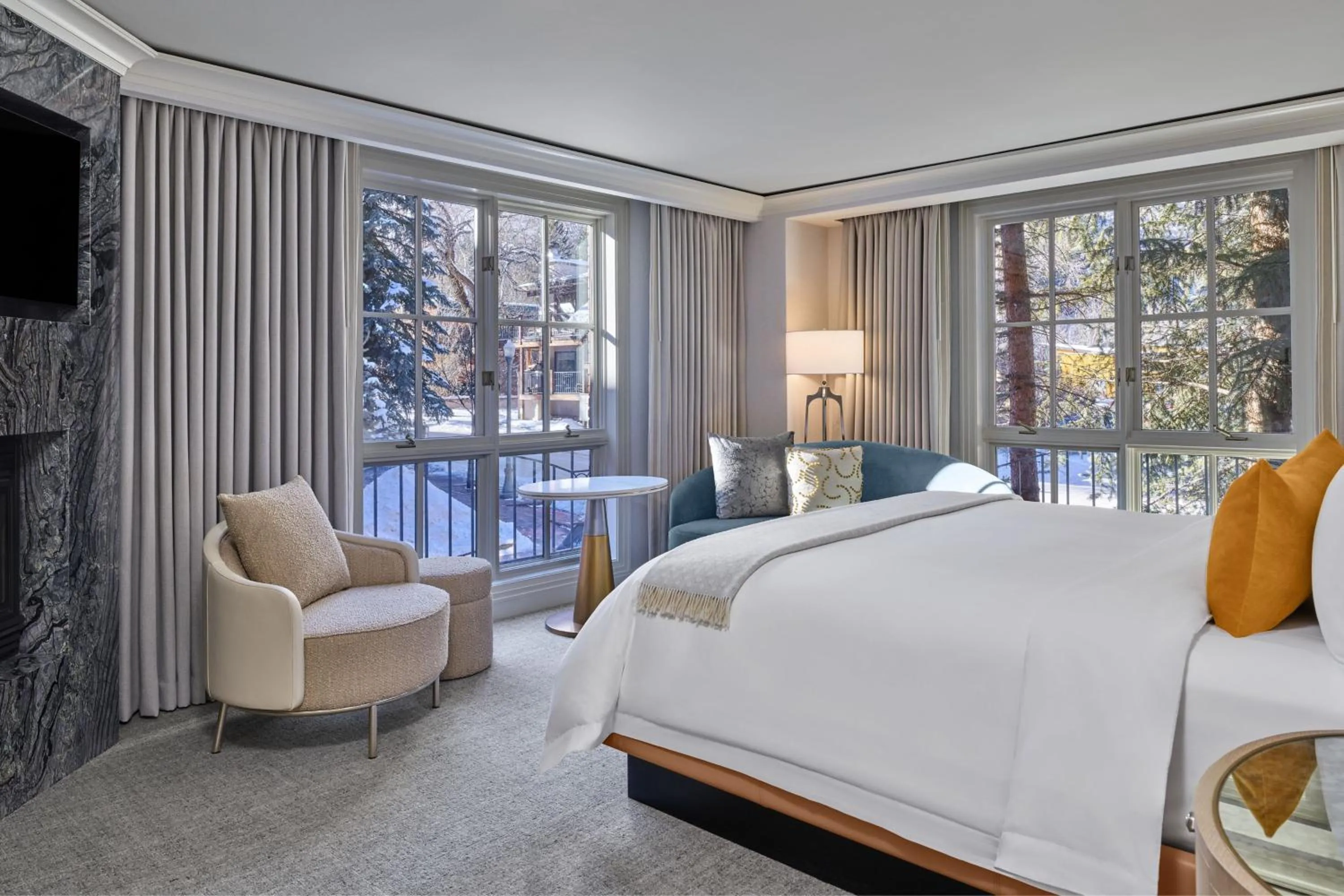 Photo of the whole room, Bed in St. Regis Aspen Resort