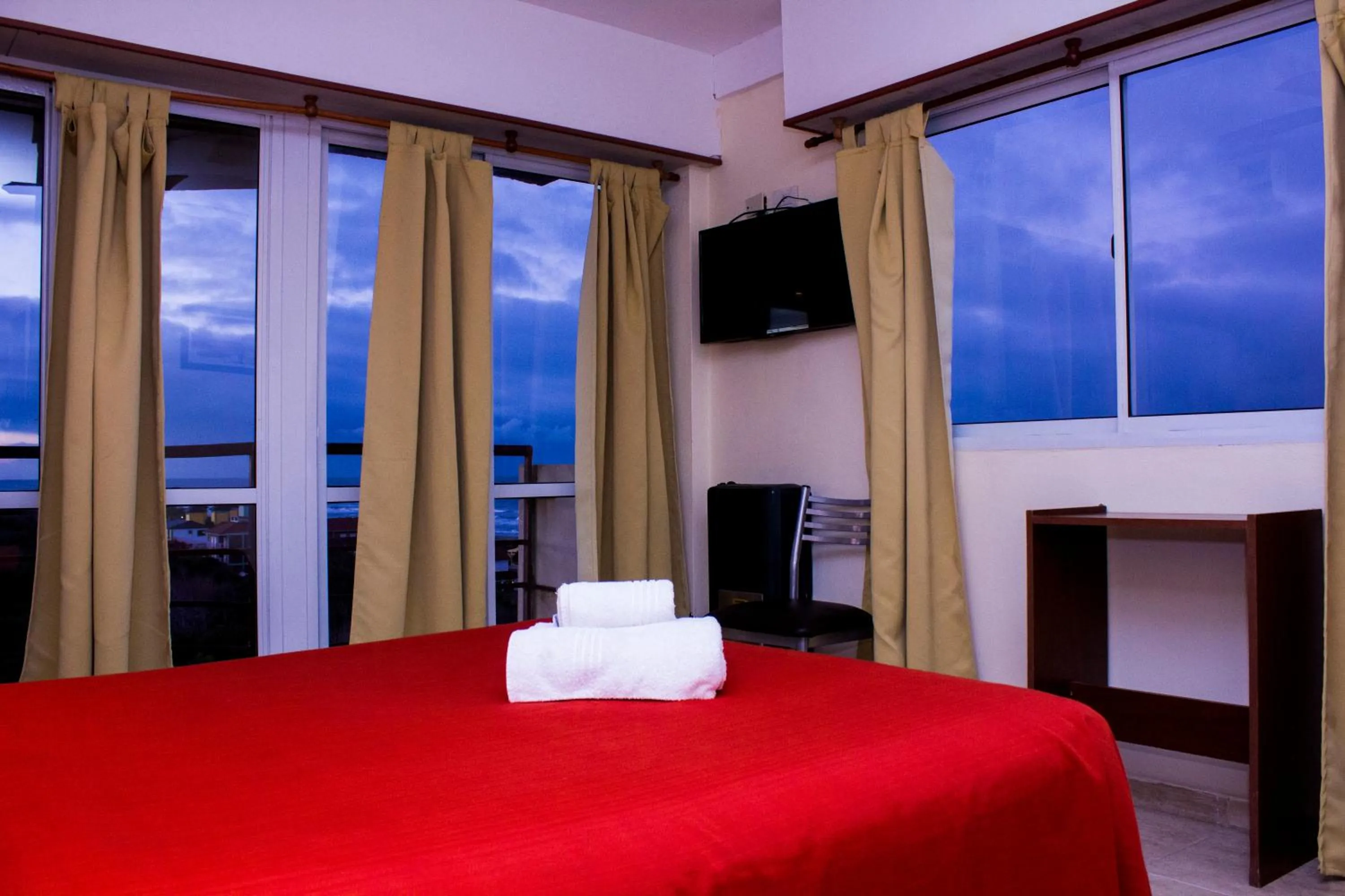 Photo of the whole room, Bed in Hotel San Remo Majestic