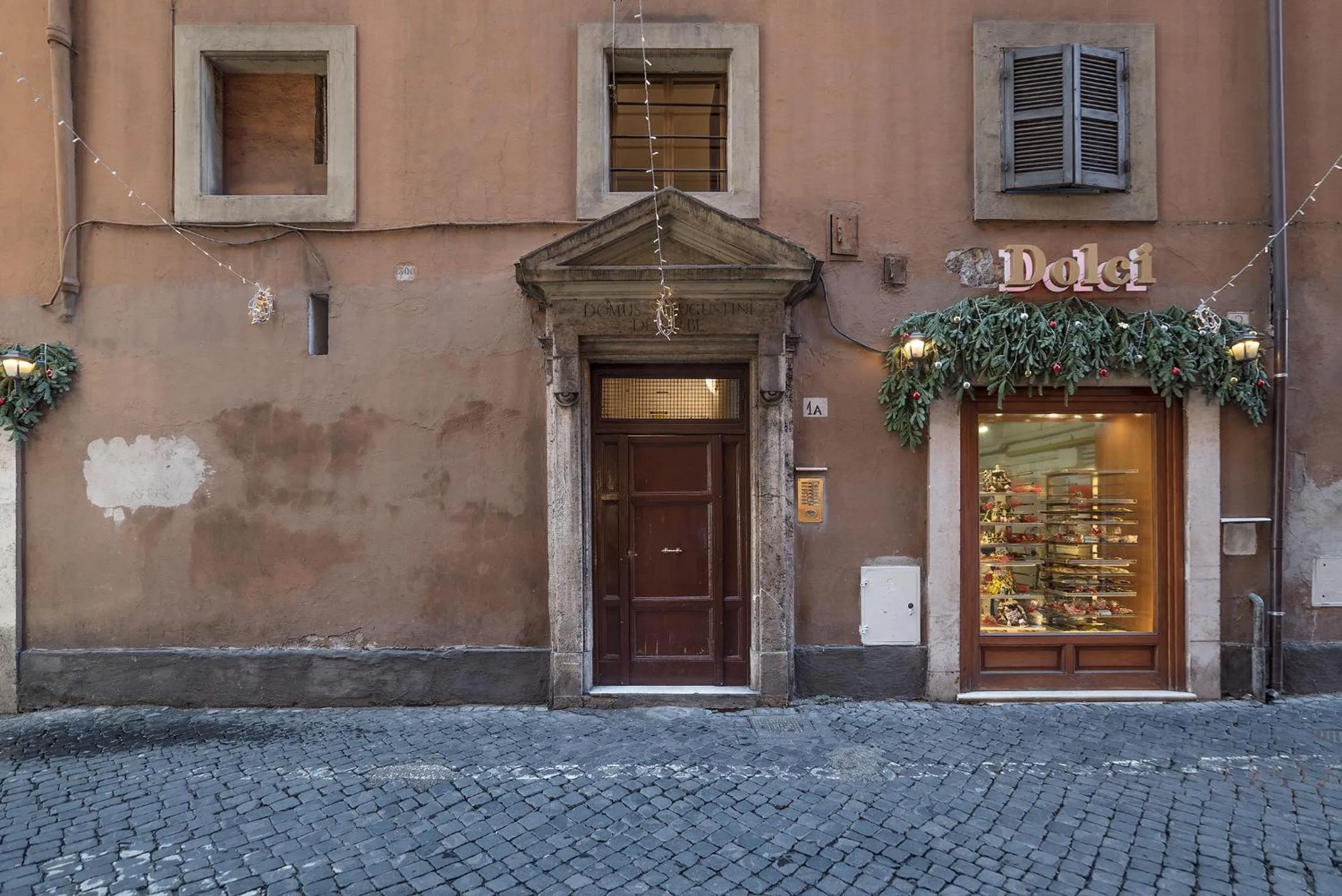 Facade/entrance in GuestHost - Montecitorio & Pantheon Stylish Flat