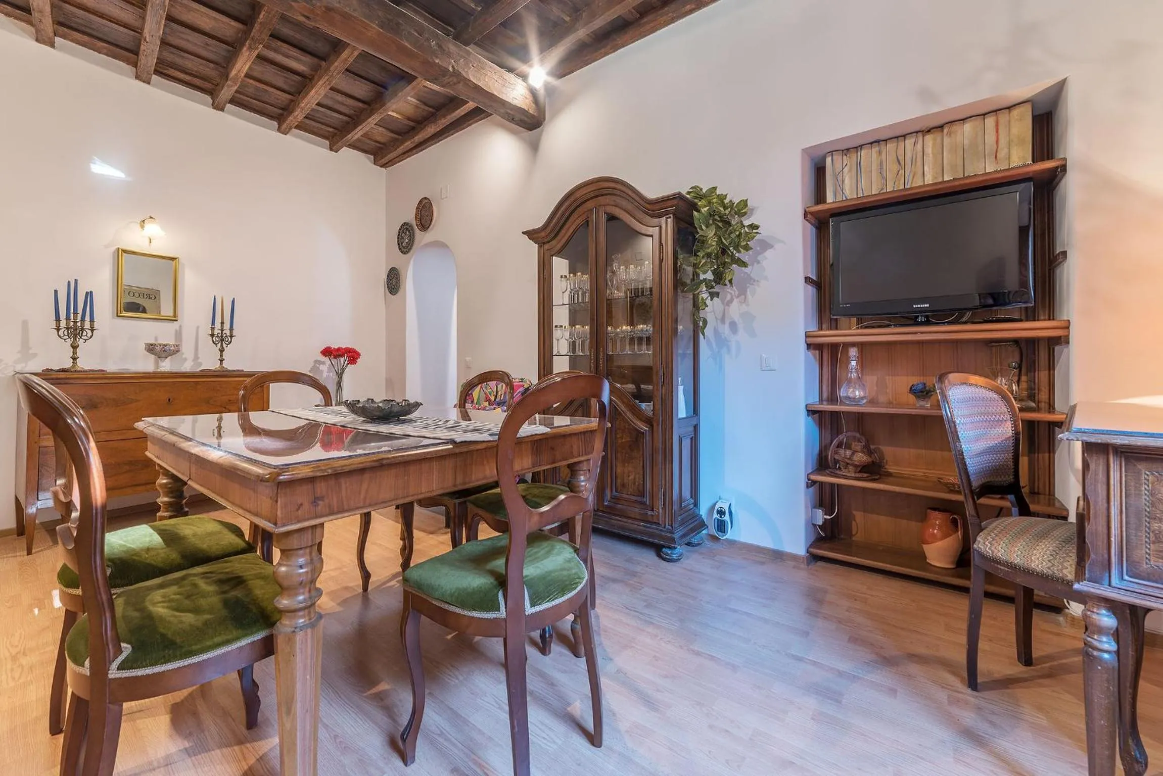 Dining area in GuestHost - Montecitorio & Pantheon Stylish Flat