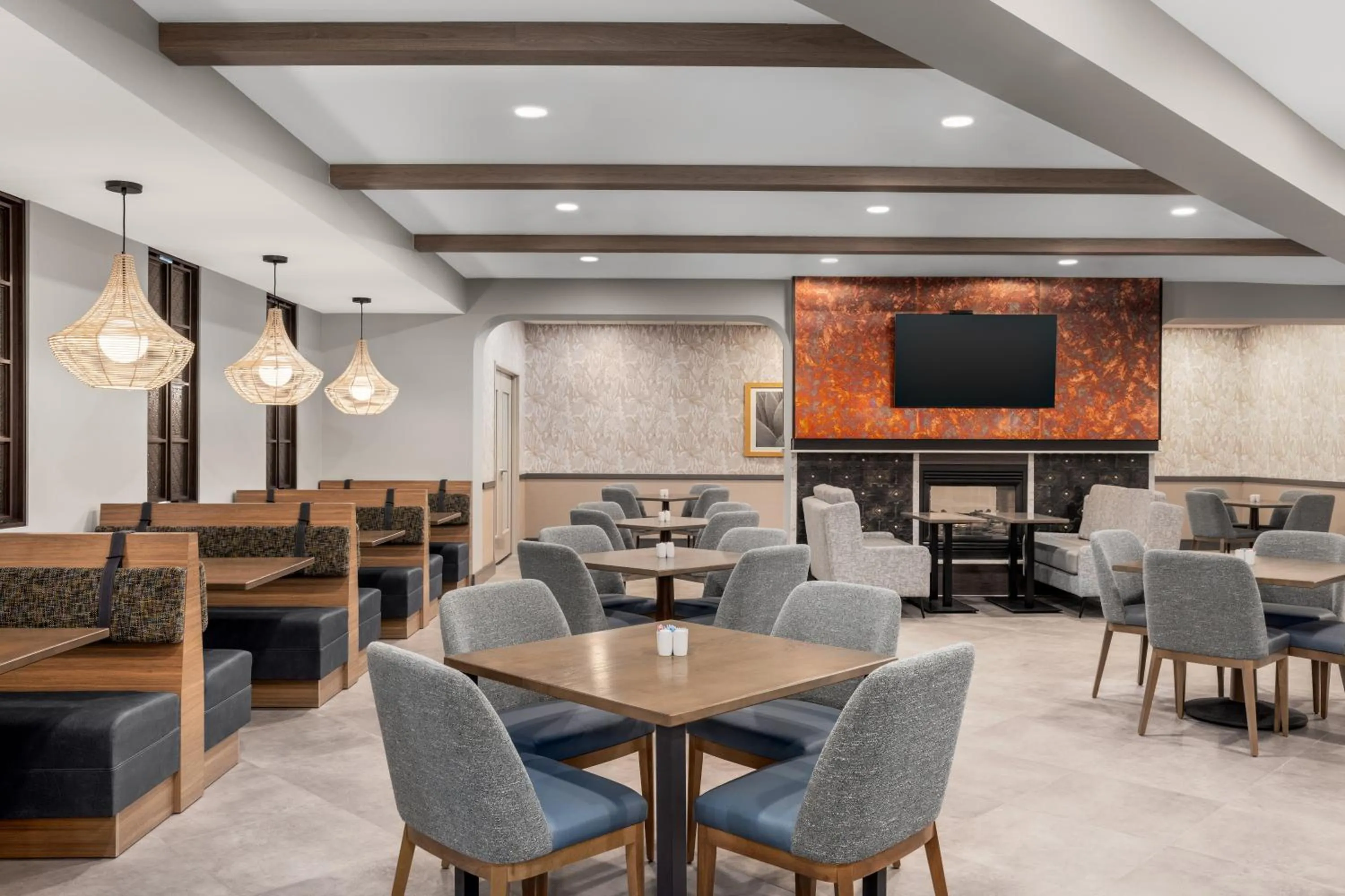 Restaurant/places to eat in DoubleTree by Hilton Phoenix Midtown