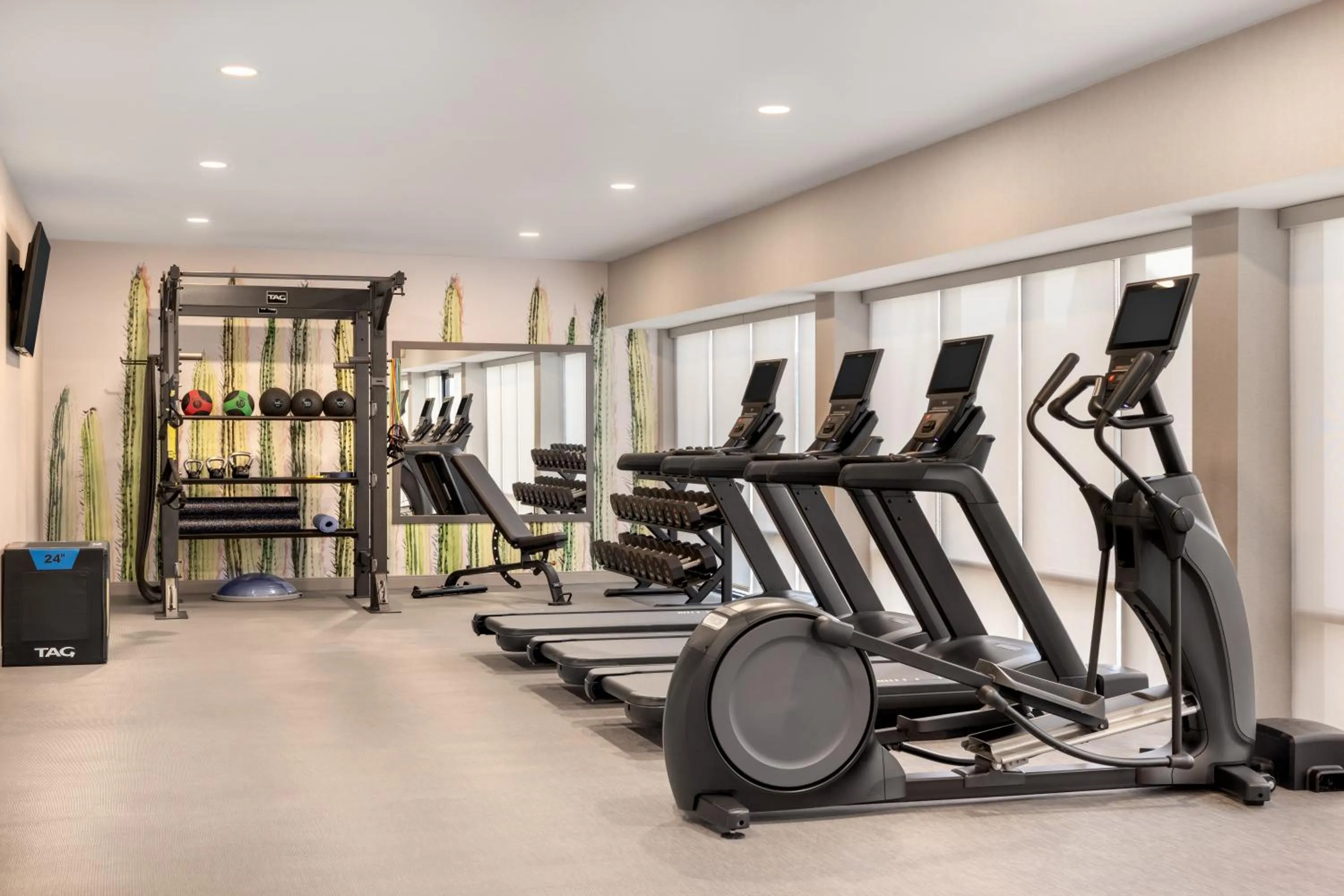 Fitness centre/facilities in DoubleTree by Hilton Phoenix Midtown