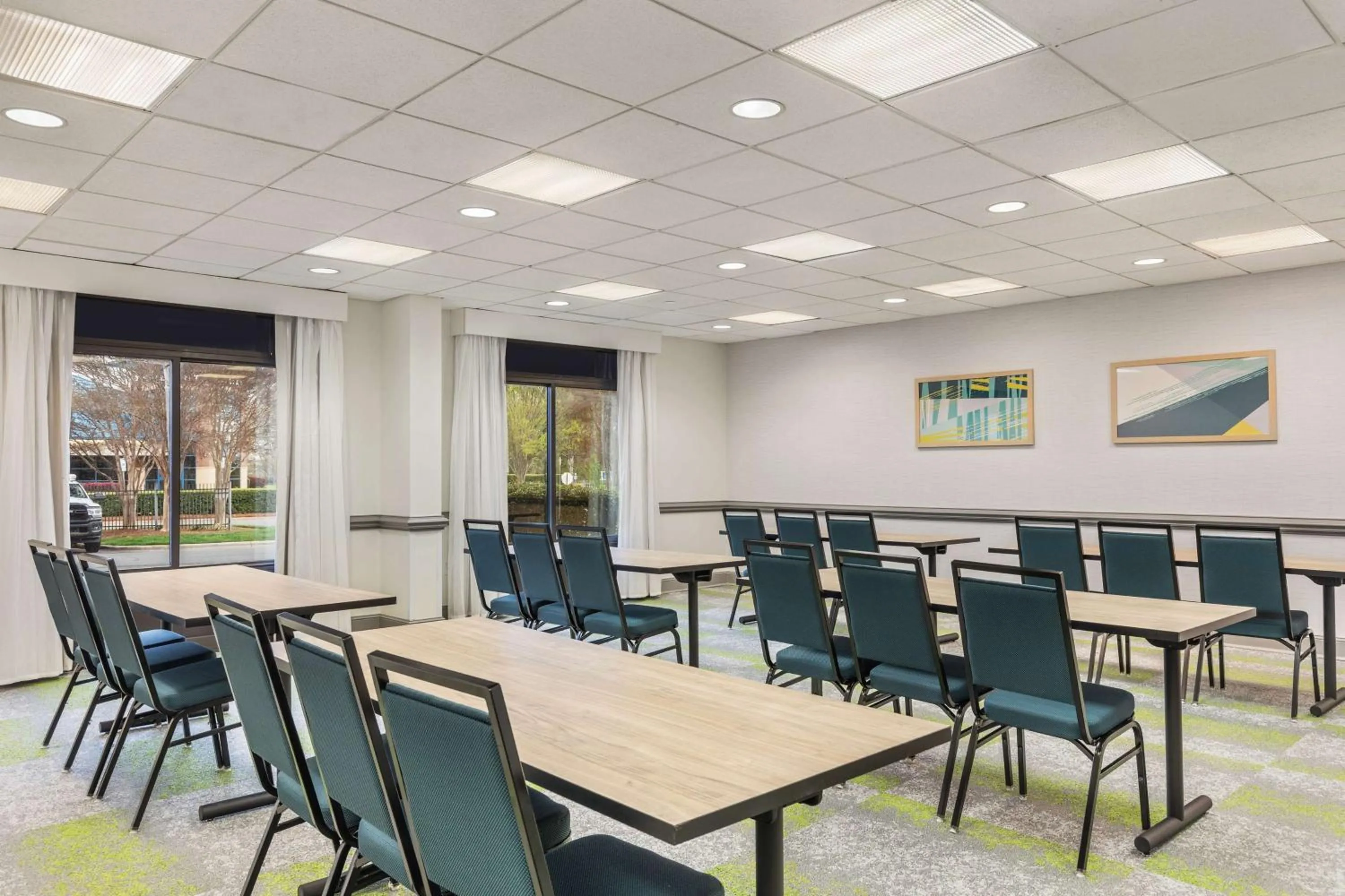 Meeting/conference room in Spark By Hilton Charlotte Tyvola I-77