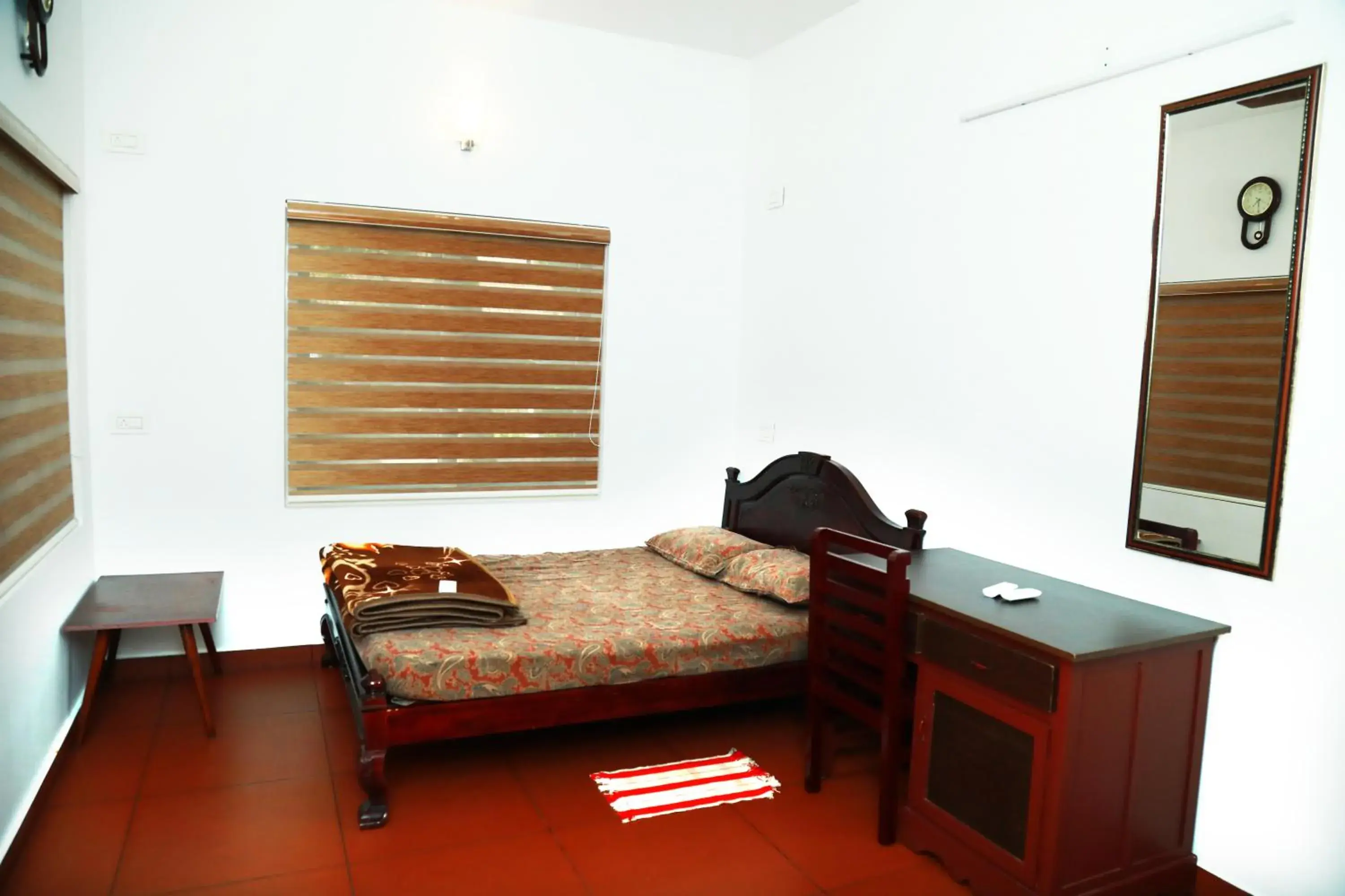 Single Room with Private Bathroom - single occupancy in Back Packers Cochin Villa Single Room with Private Bathroom - single occupancy in Back Packers Cochin Villa
