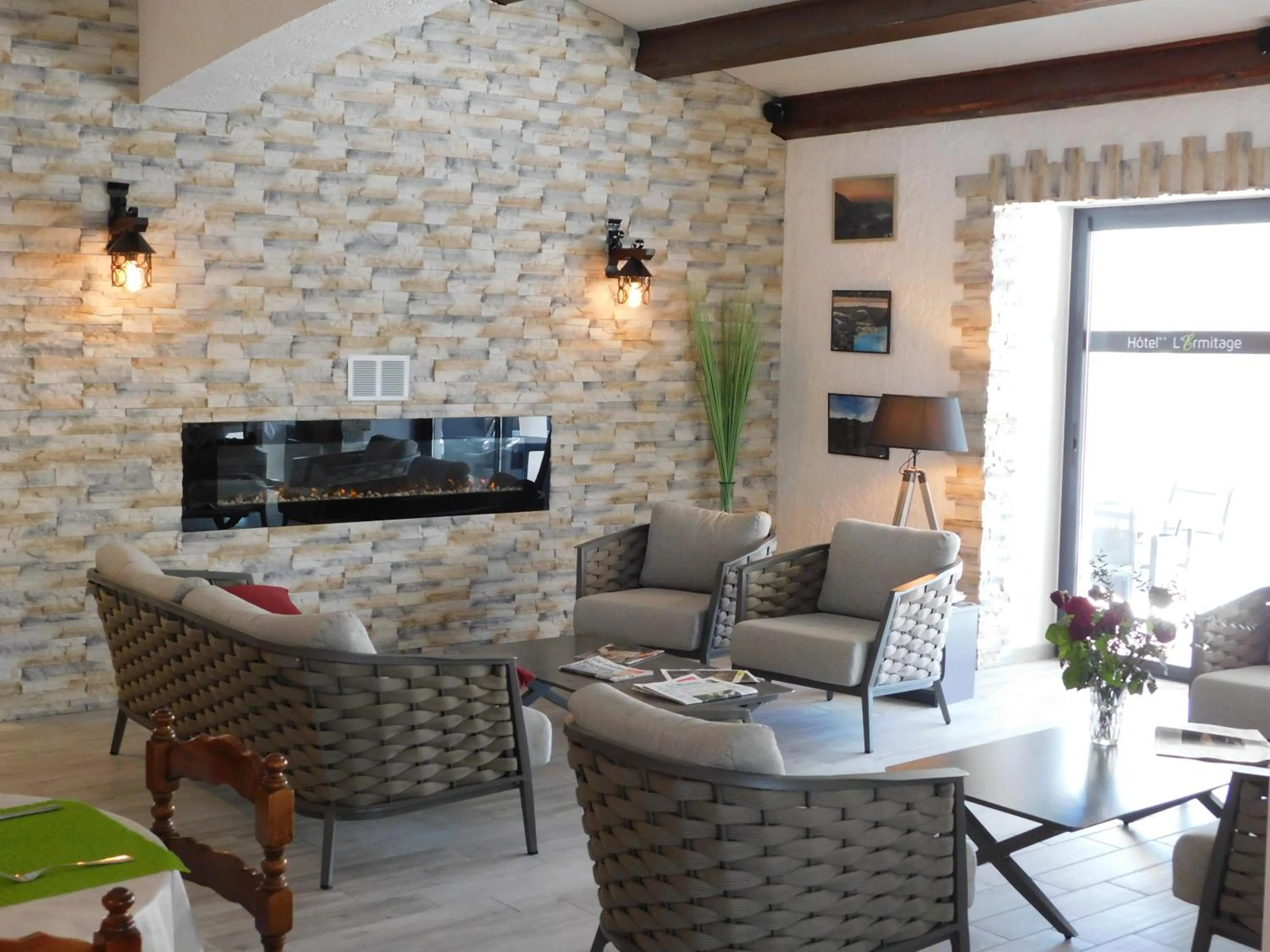 Living room in Hôtel Spa L'Ermitage