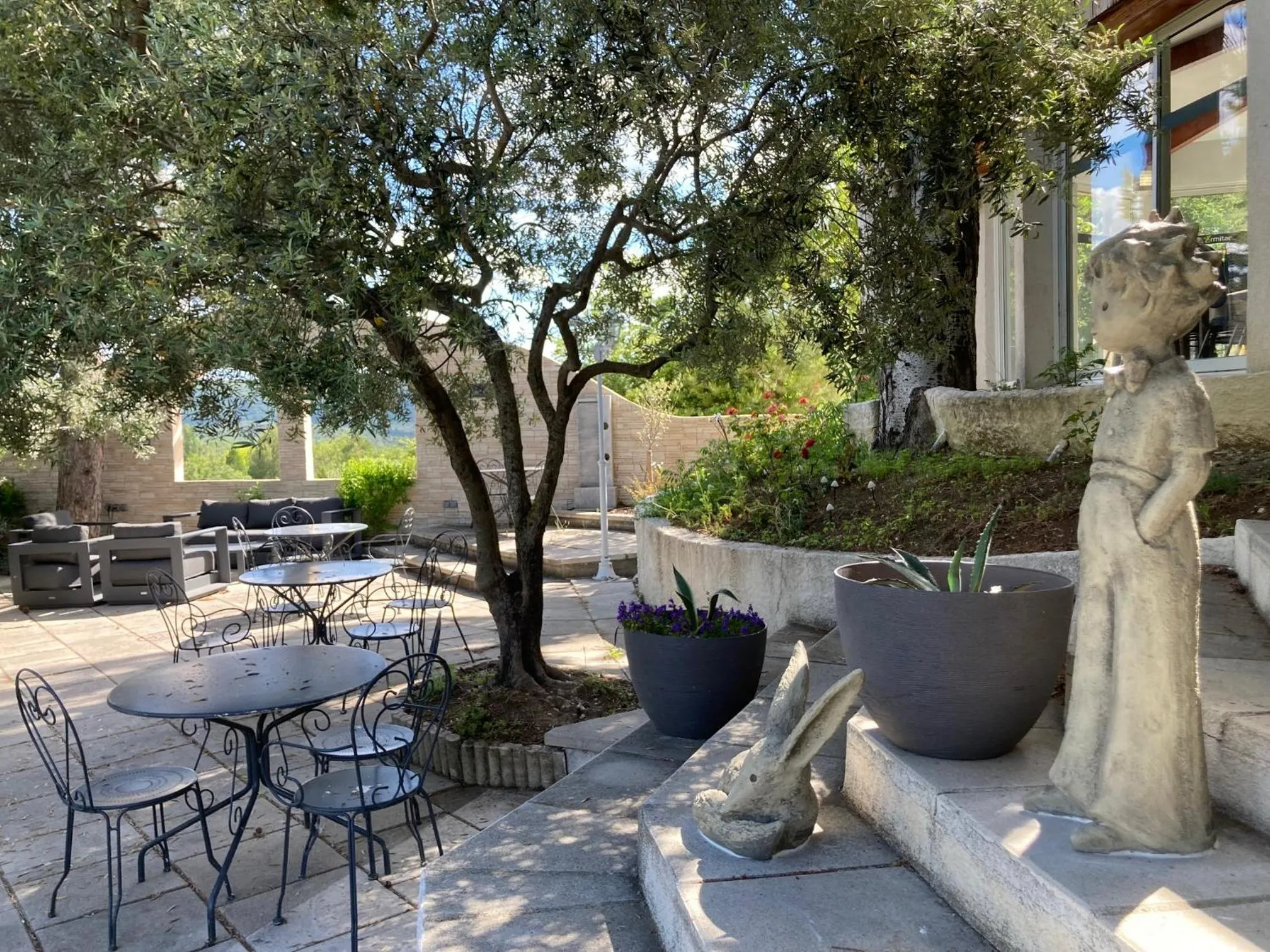 Living room in Hôtel Spa L'Ermitage