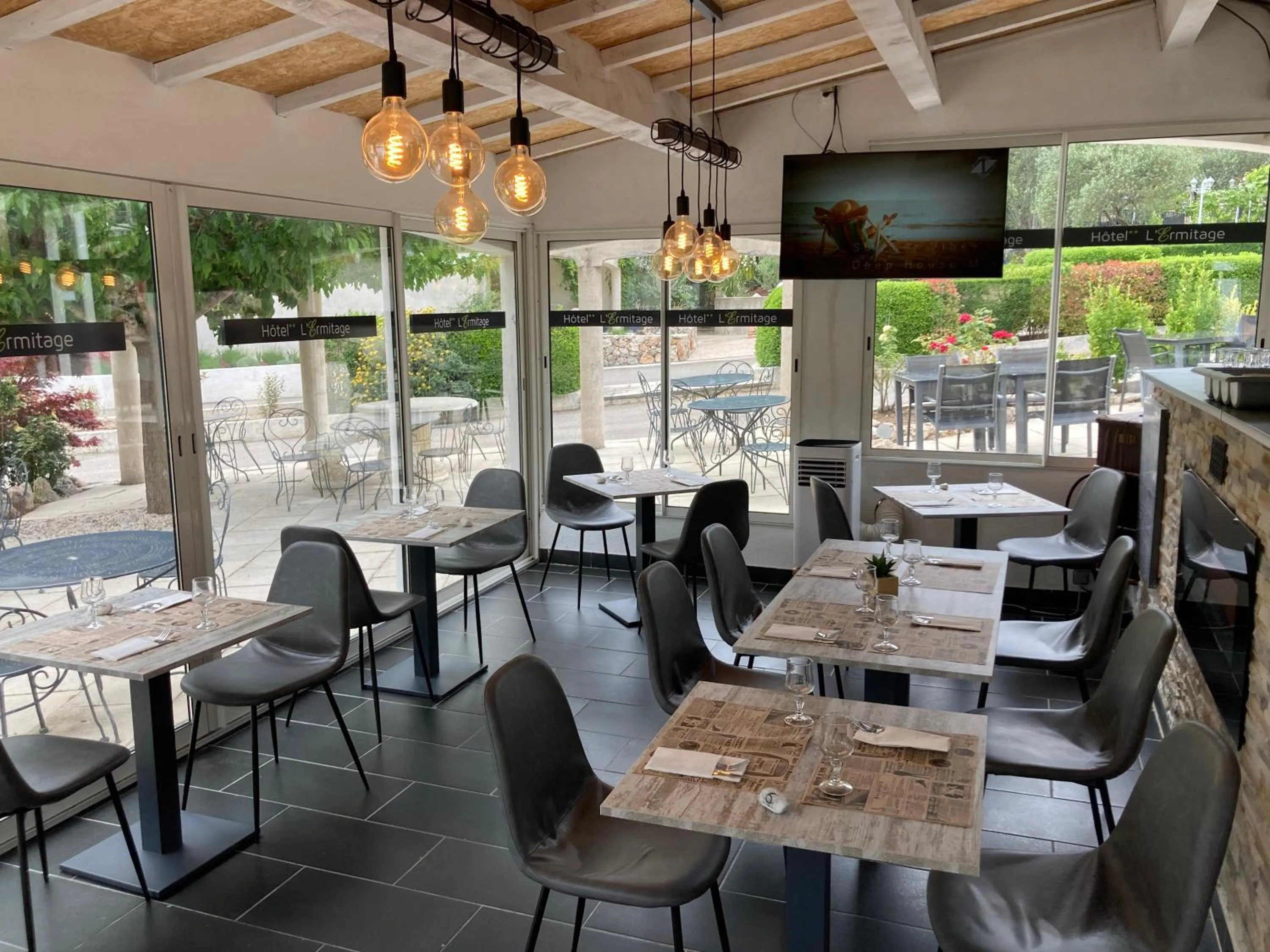 Restaurant/places to eat in Hôtel Spa L'Ermitage