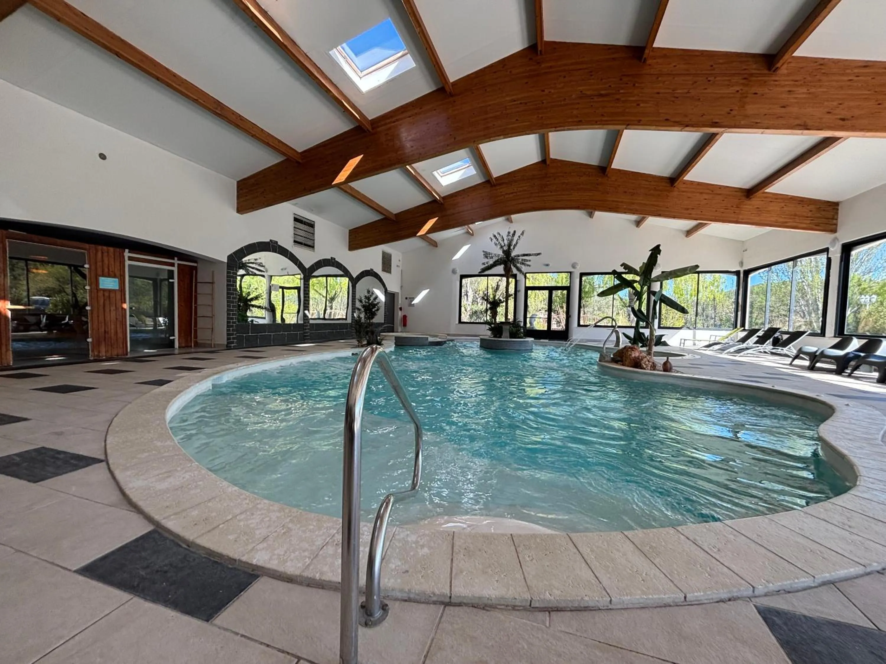 Spa and wellness centre/facilities in Hôtel Spa L'Ermitage