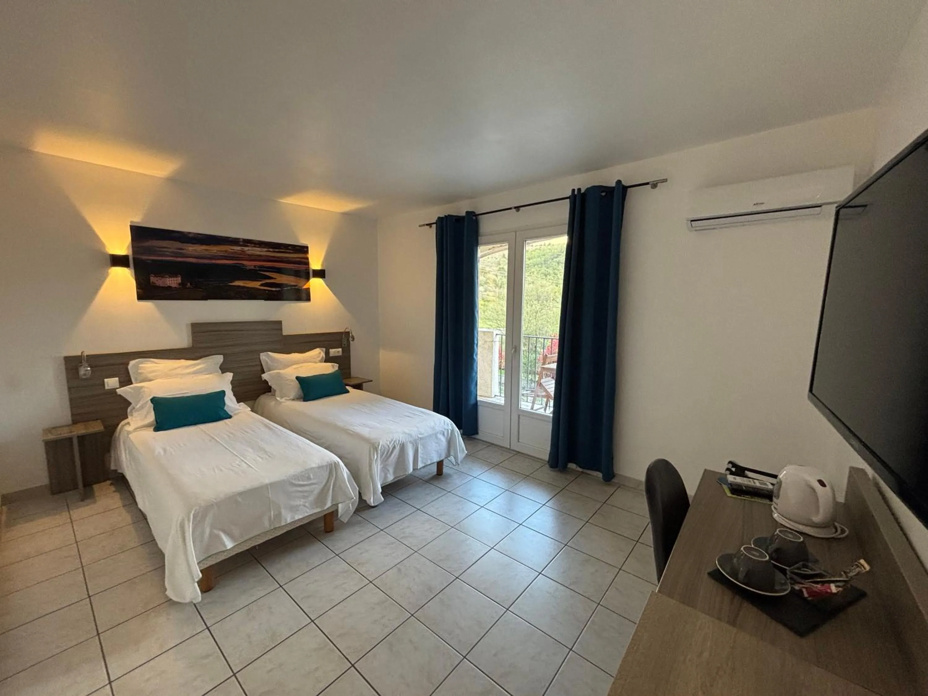 Bedroom, Bed in Hôtel Spa L'Ermitage