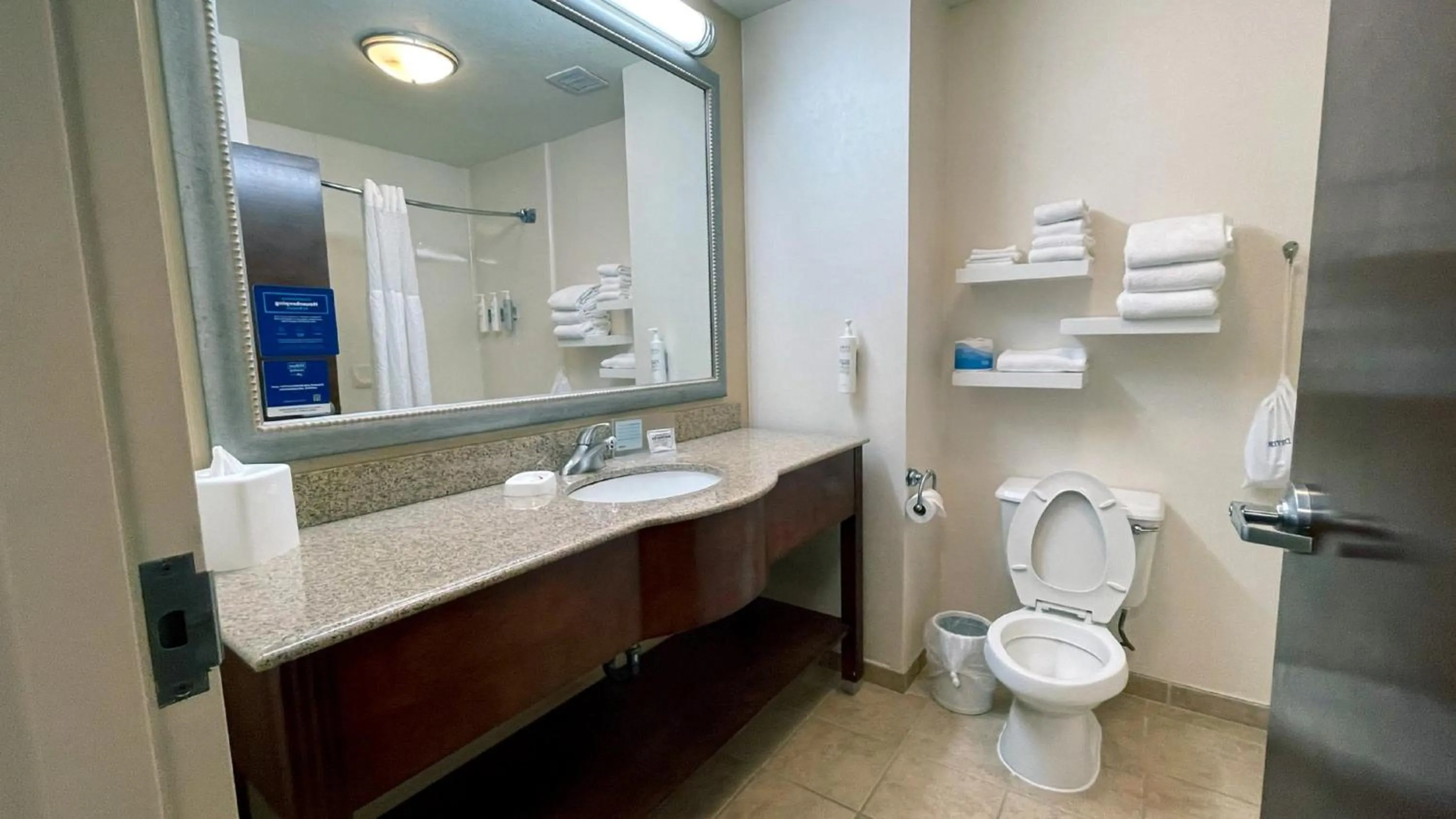 Bathroom in Hampton Inn Oklahoma City-Northwest