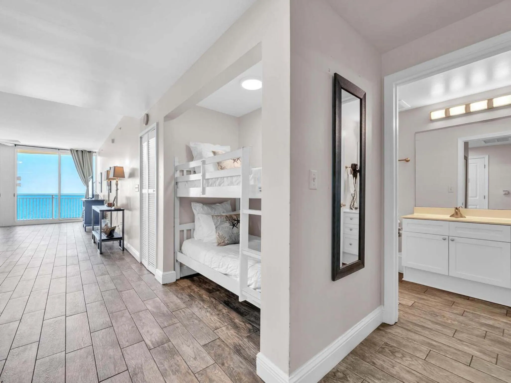 Bed in Aqua Resort 1505