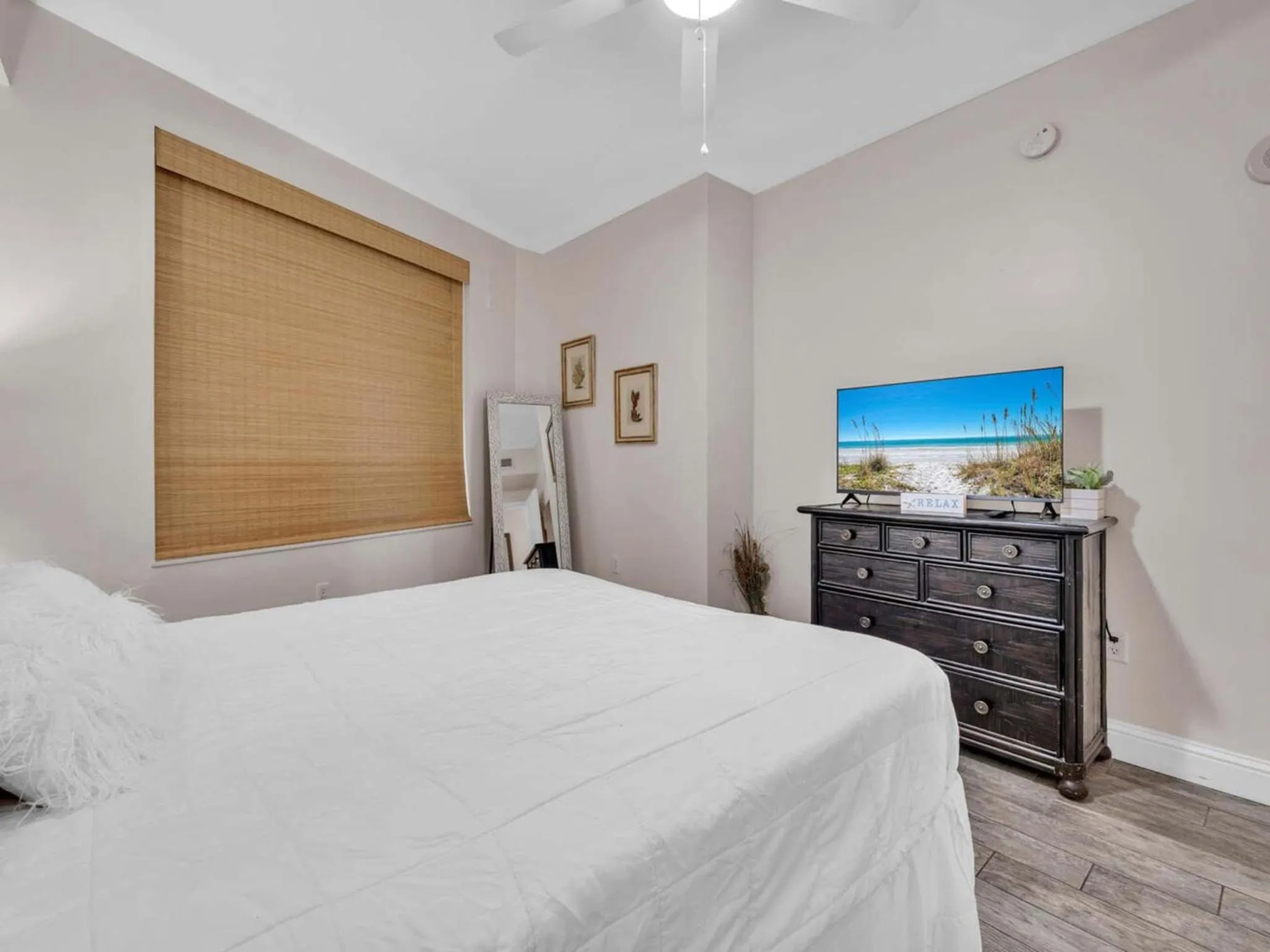 Bed in Aqua Resort 1505