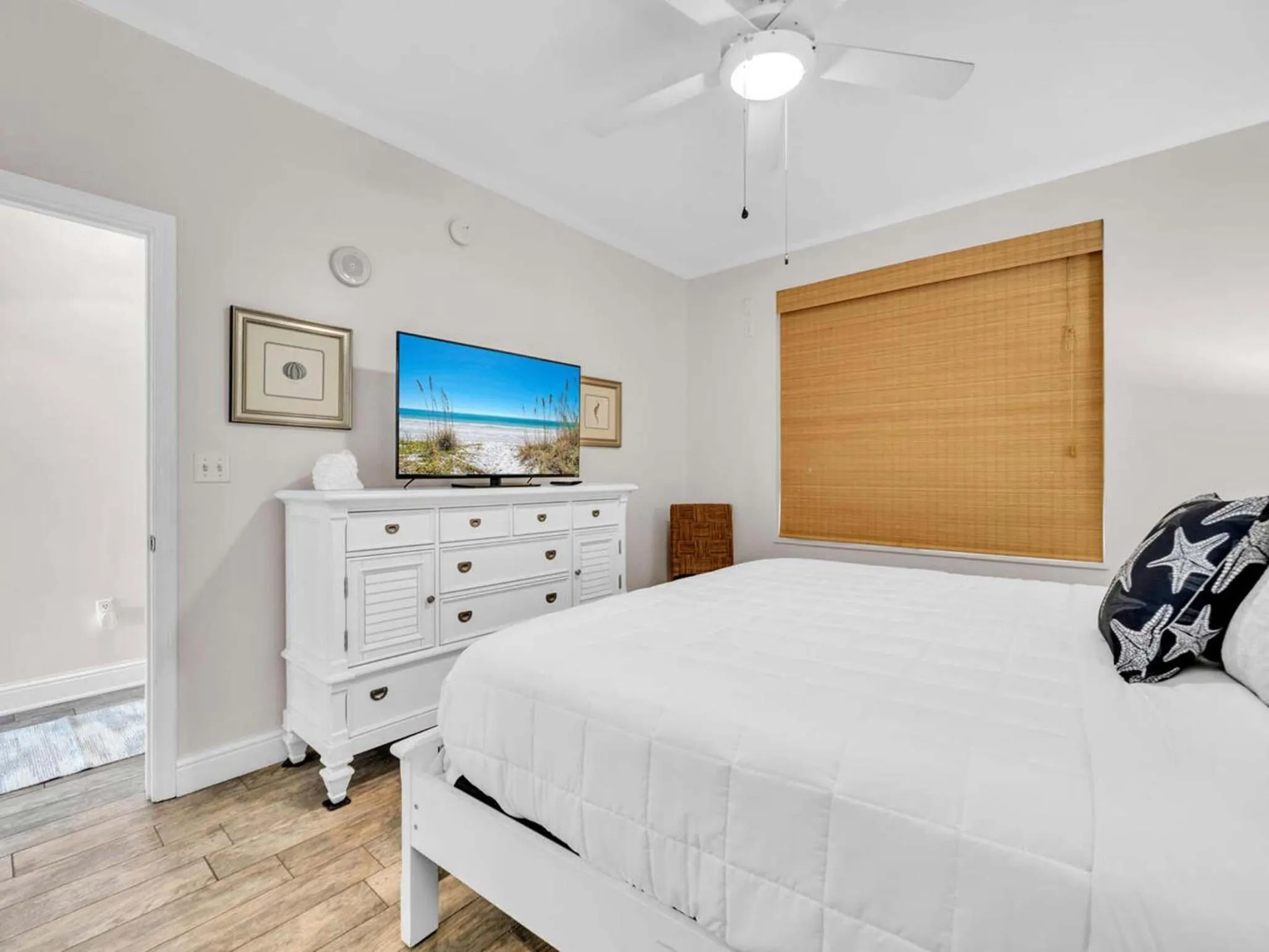 Bed in Aqua Resort 1505