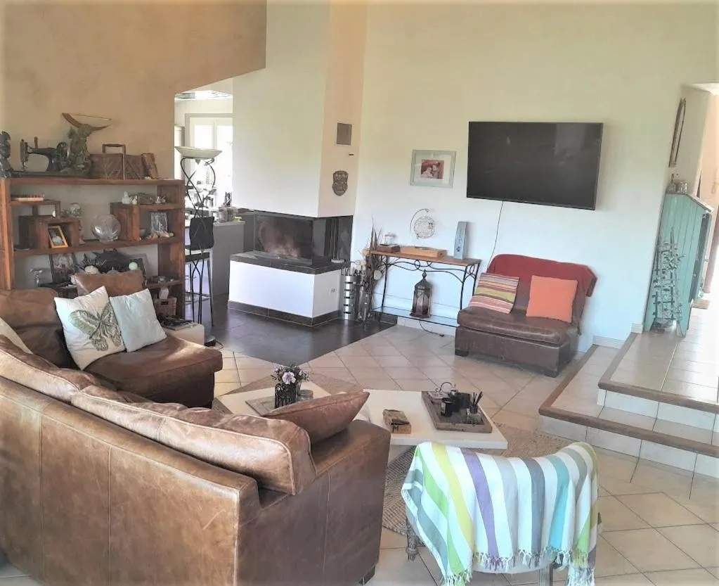 TV and multimedia in Domaine de la Borie YourHostHelper