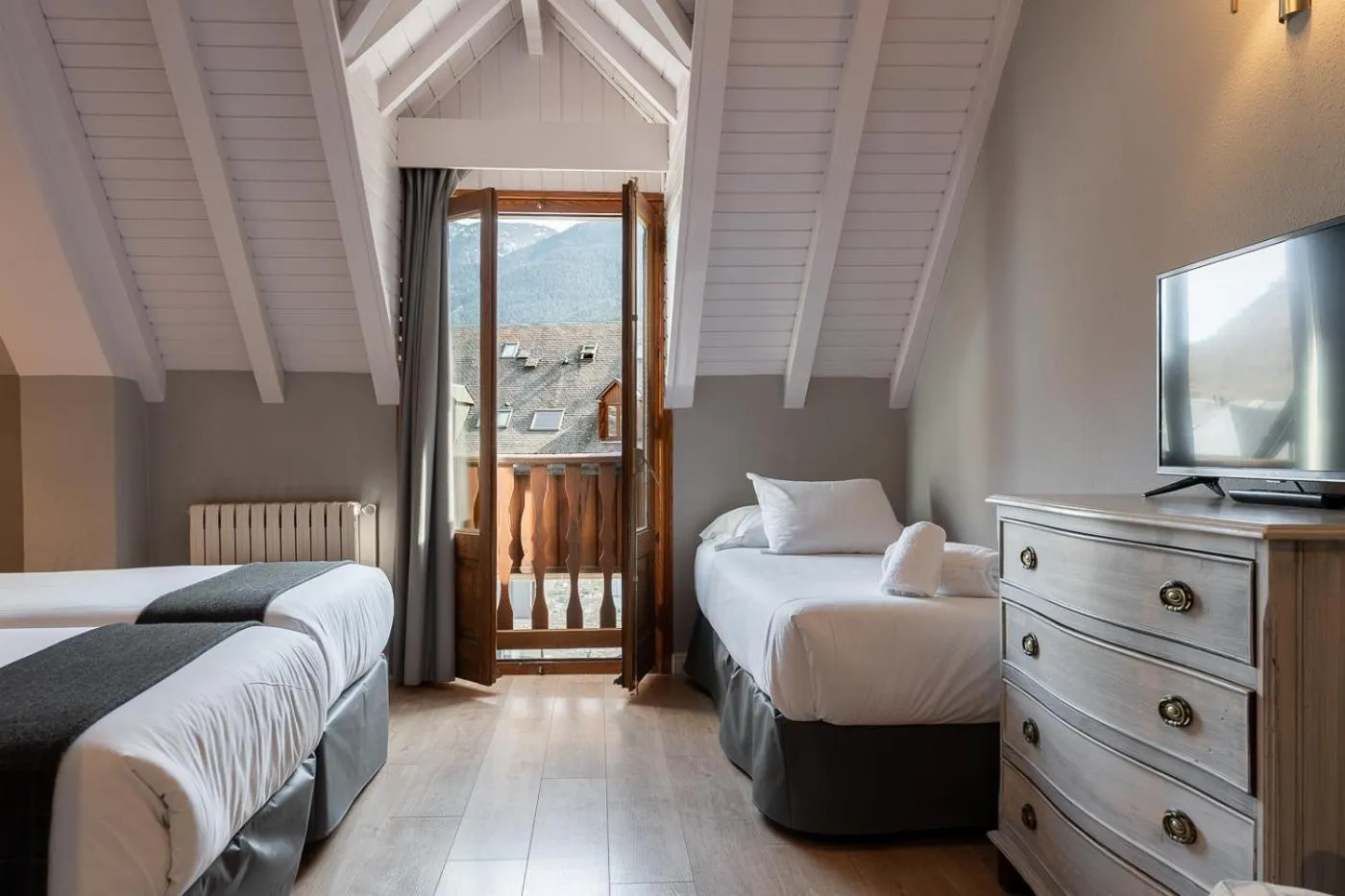 Photo of the whole room, Bed in Hotel Ribaeta