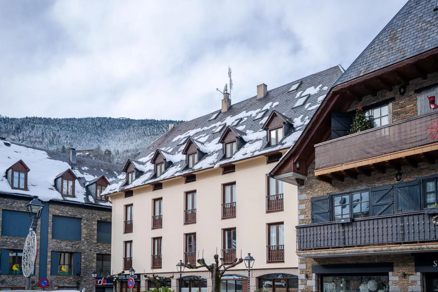 Property building in Hotel Ribaeta