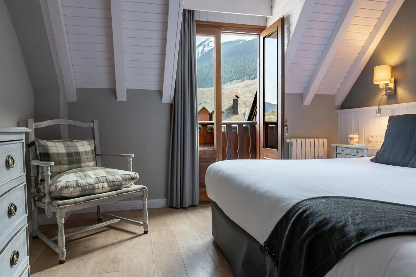 Bed in Hotel Ribaeta