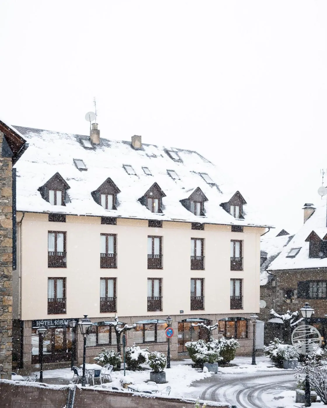 Property building in Hotel Ribaeta