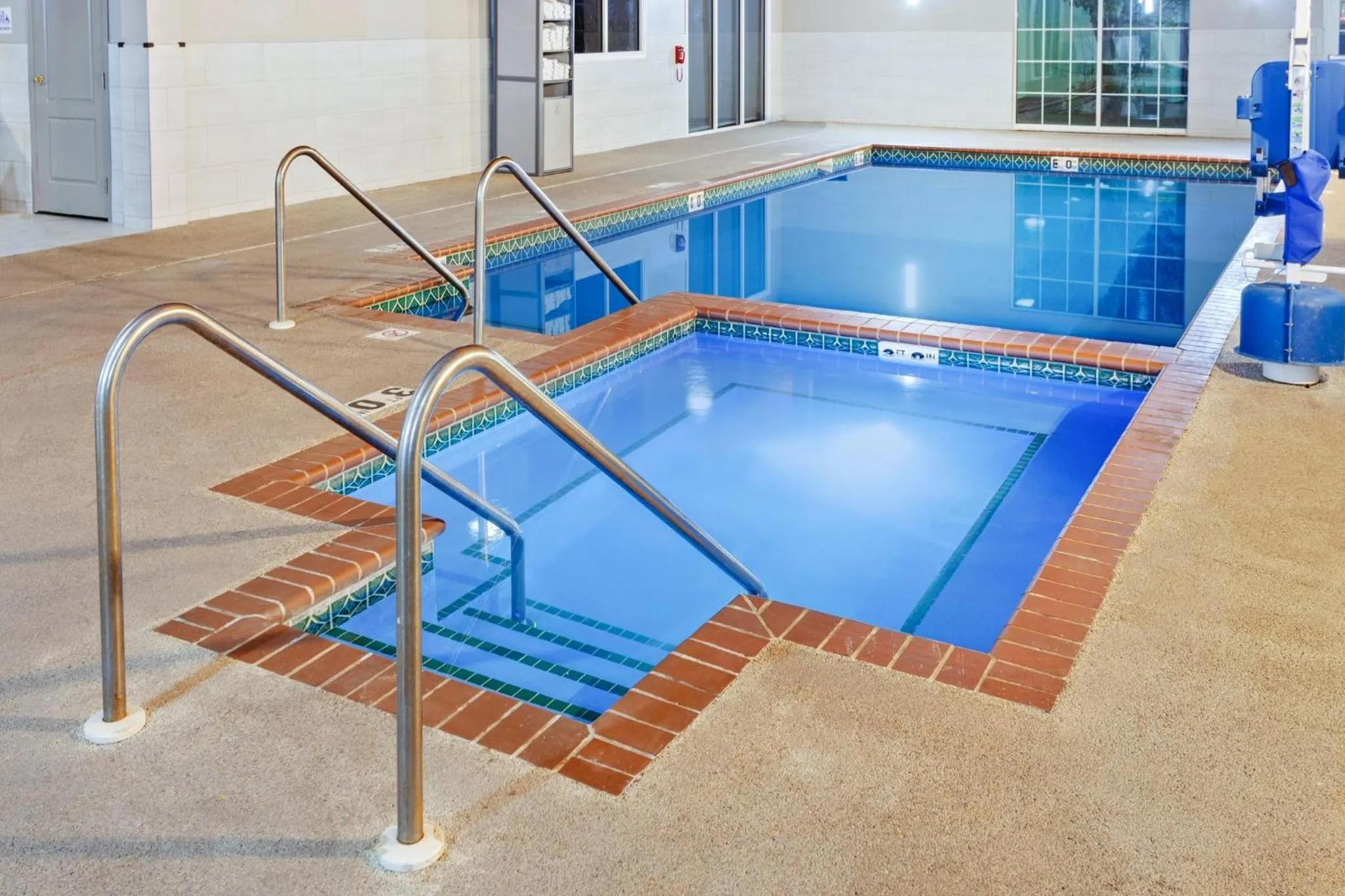 Swimming pool in Holiday Inn Express & Suites Port Washington by IHG