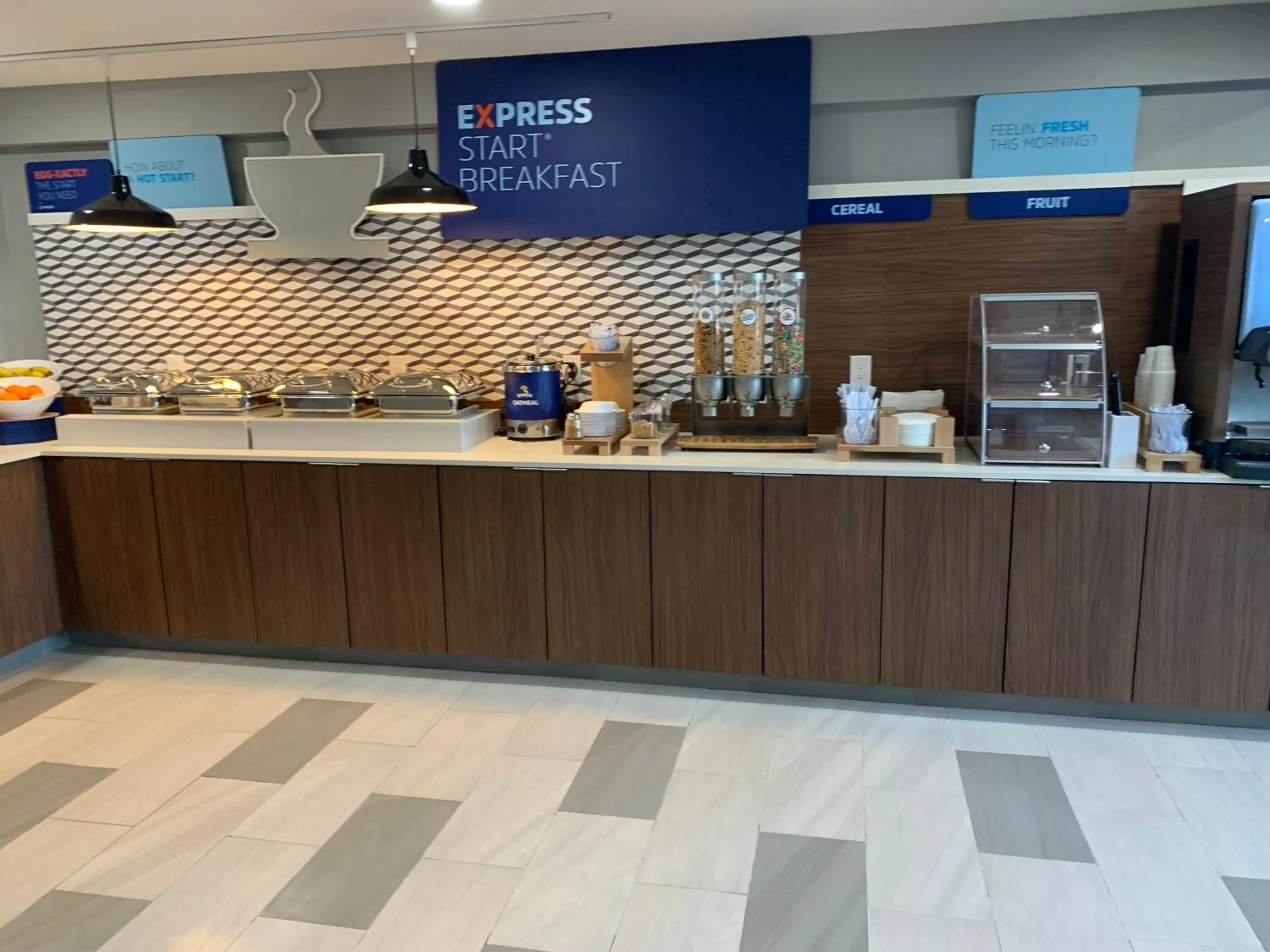 Breakfast in Holiday Inn Express & Suites Port Washington by IHG