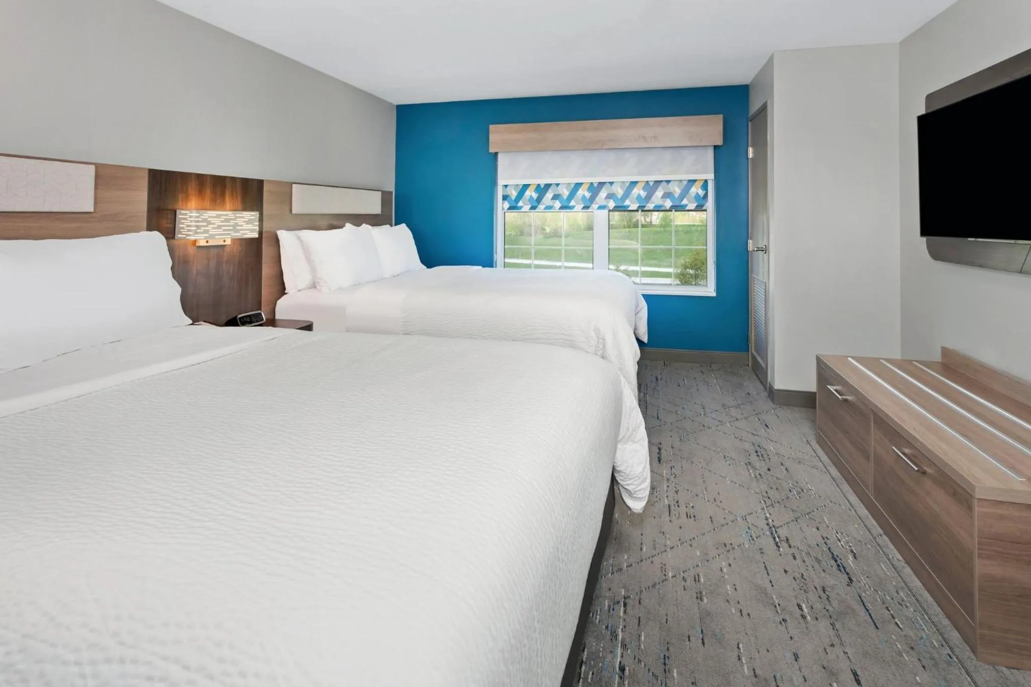 Photo of the whole room, Bed in Holiday Inn Express & Suites Port Washington by IHG