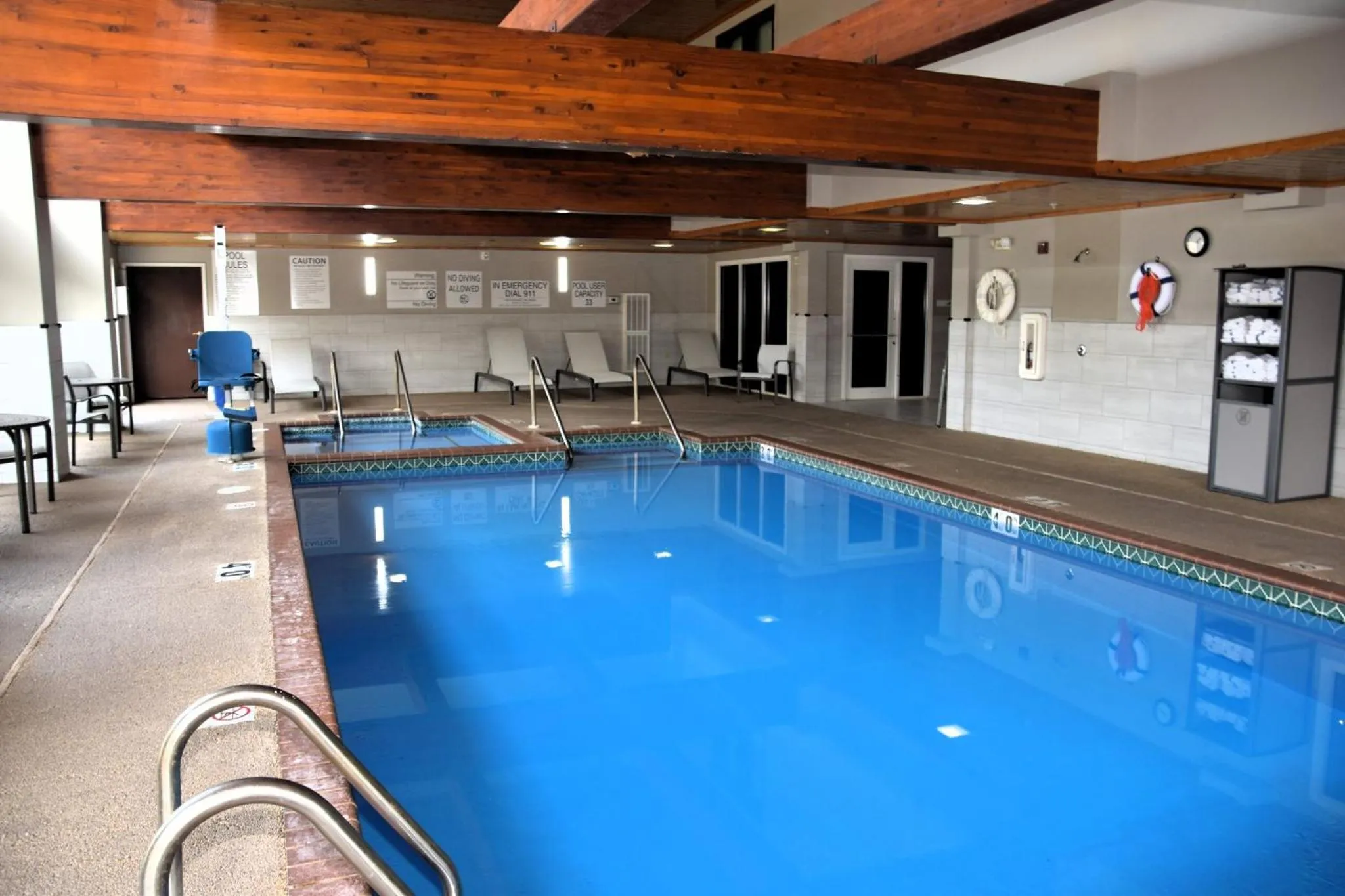 Swimming pool in Holiday Inn Express & Suites Port Washington by IHG
