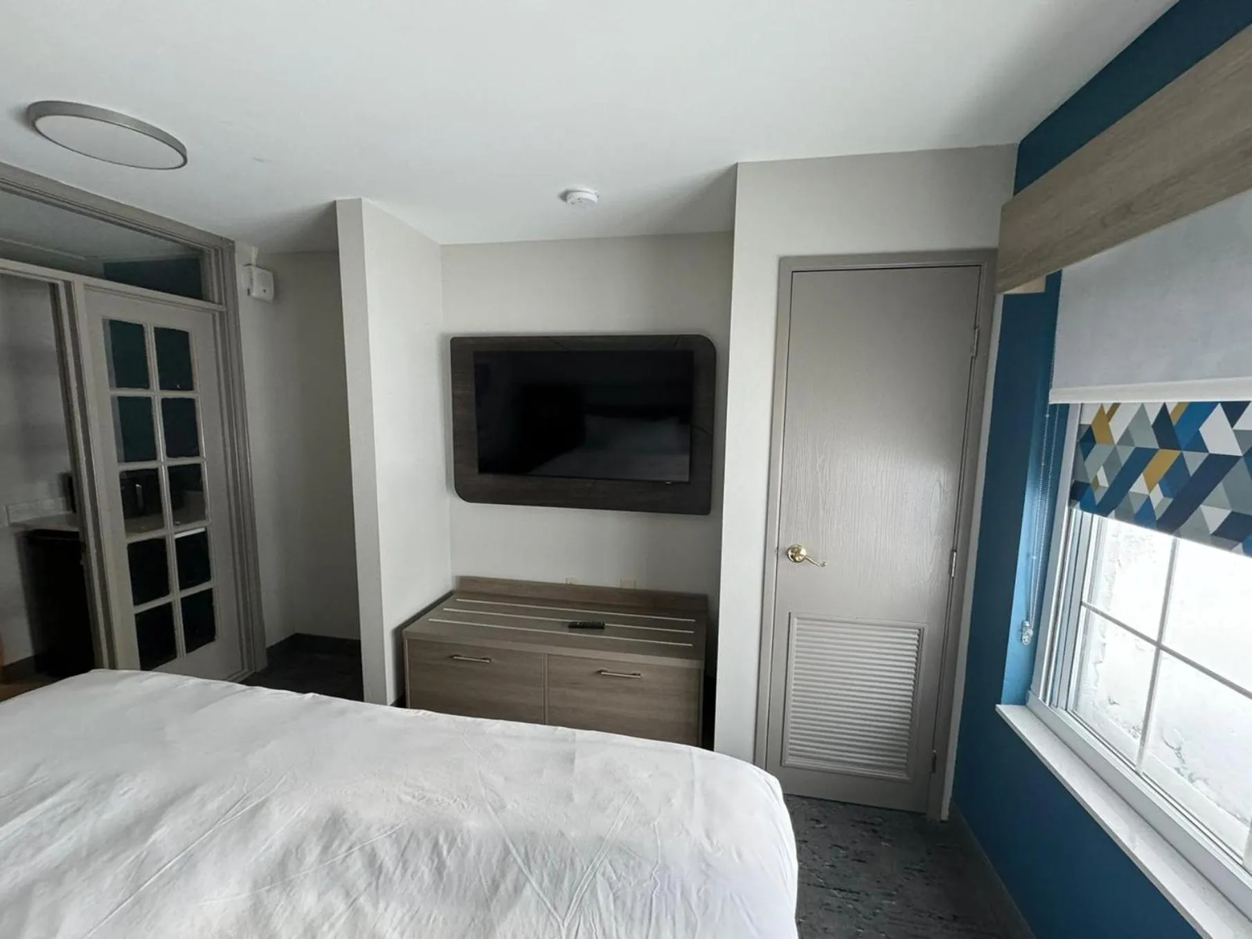 Photo of the whole room, Bed in Holiday Inn Express & Suites Port Washington by IHG