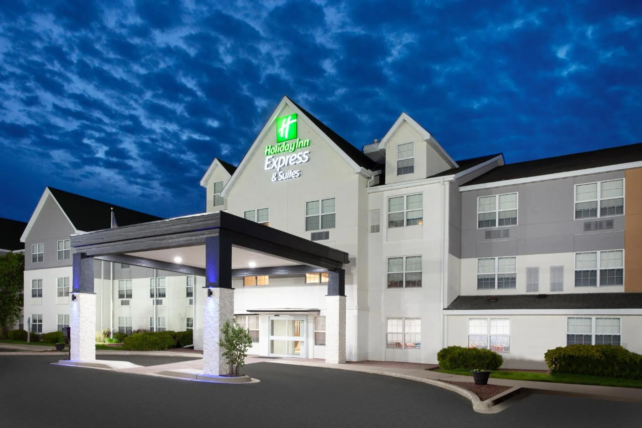 Property building in Holiday Inn Express & Suites Port Washington by IHG