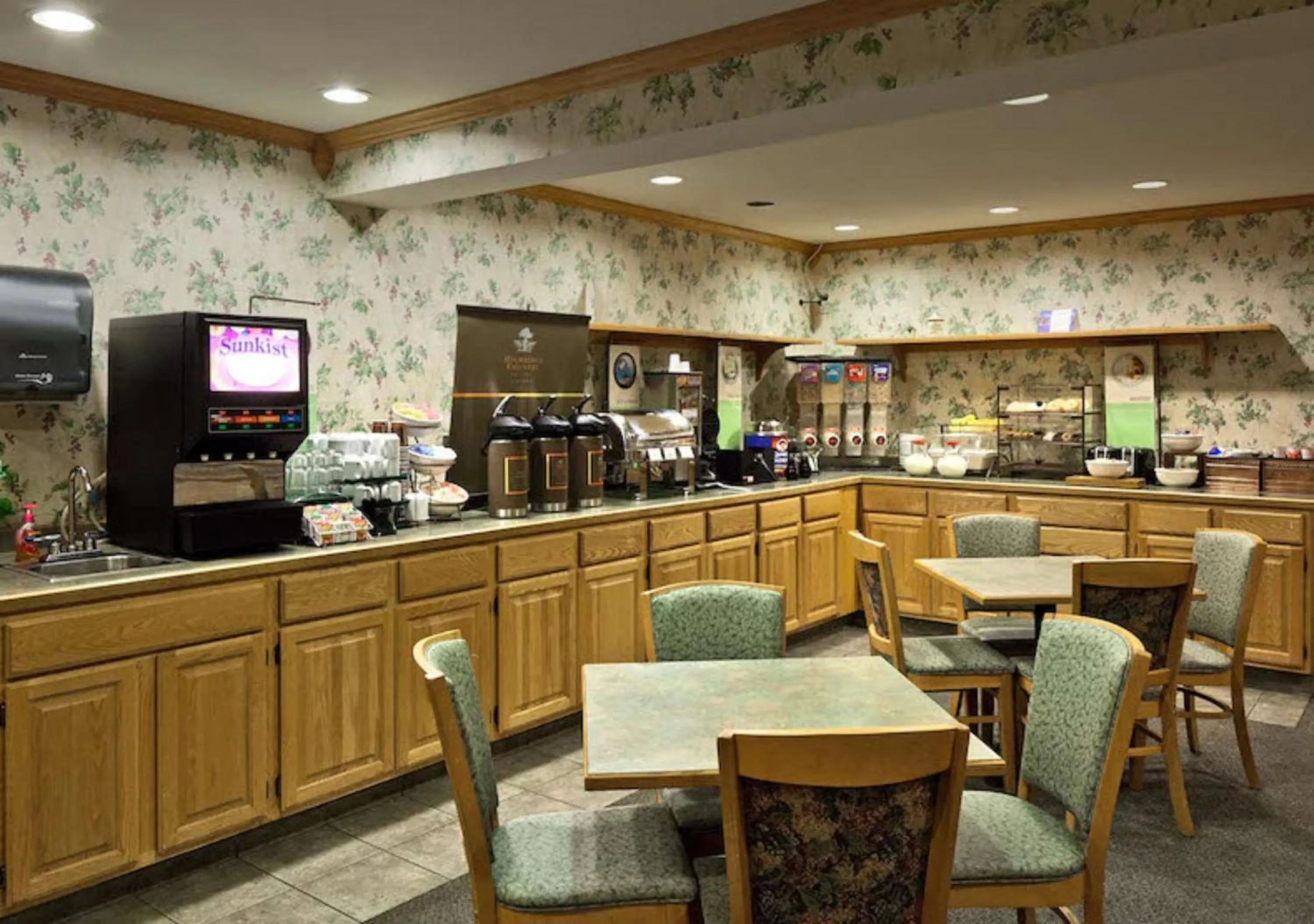 Breakfast in Holiday Inn Express & Suites Port Washington by IHG