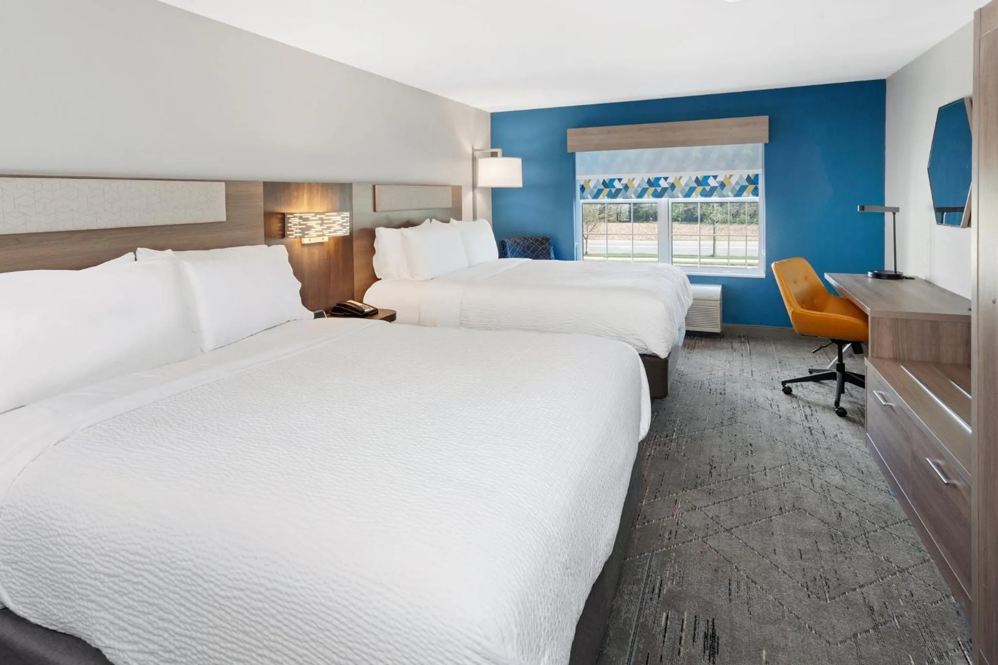 Photo of the whole room, Bed in Holiday Inn Express & Suites Port Washington by IHG