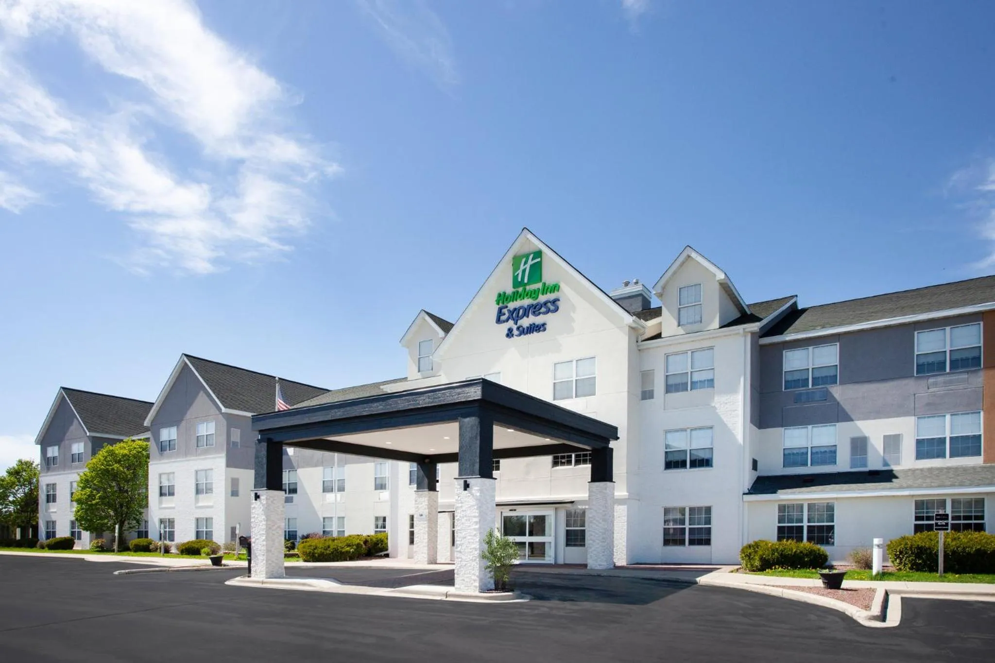 Property building in Holiday Inn Express & Suites Port Washington by IHG