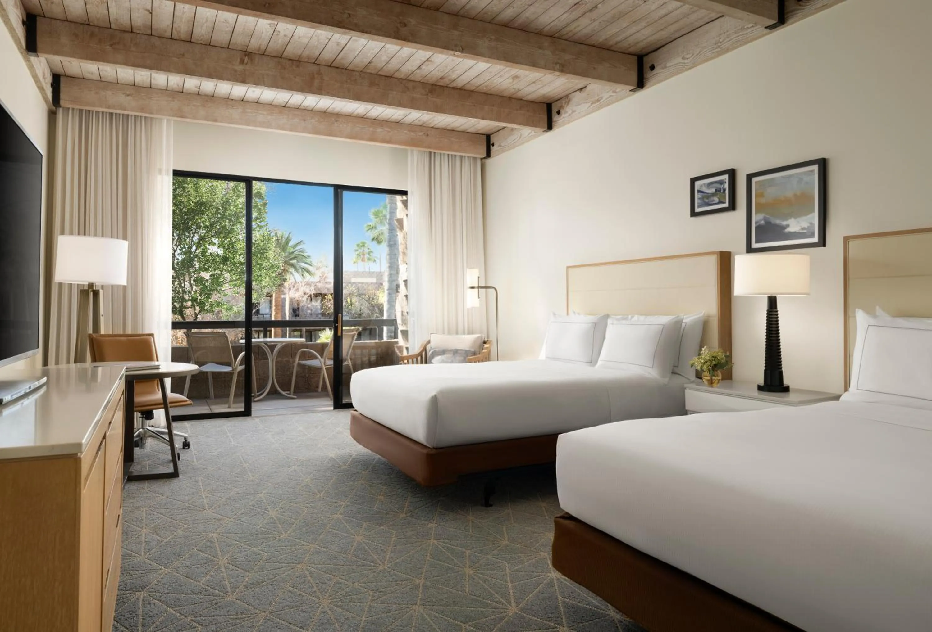 Bed in DoubleTree by Hilton Paradise Valley Resort Scottsdale