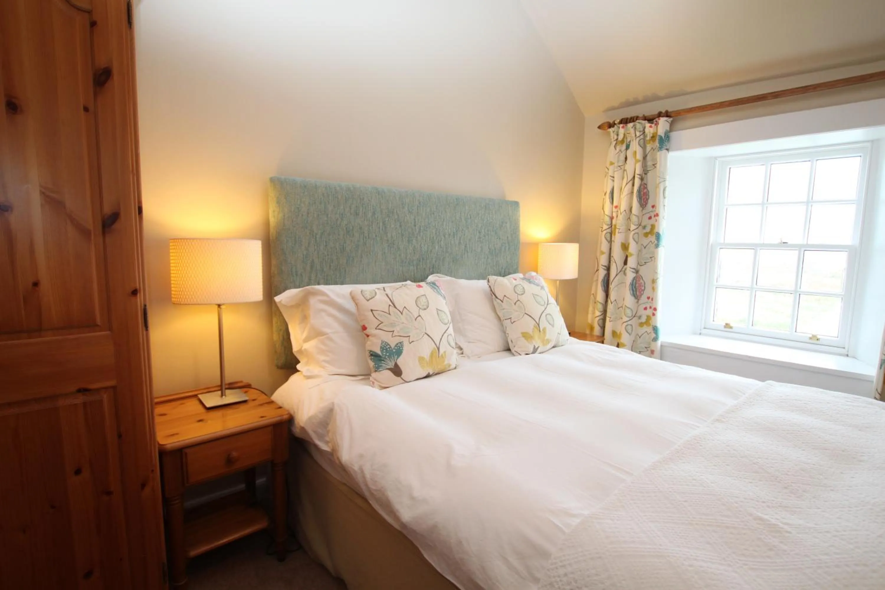 Bedroom, Bed in The Colonsay Hotel