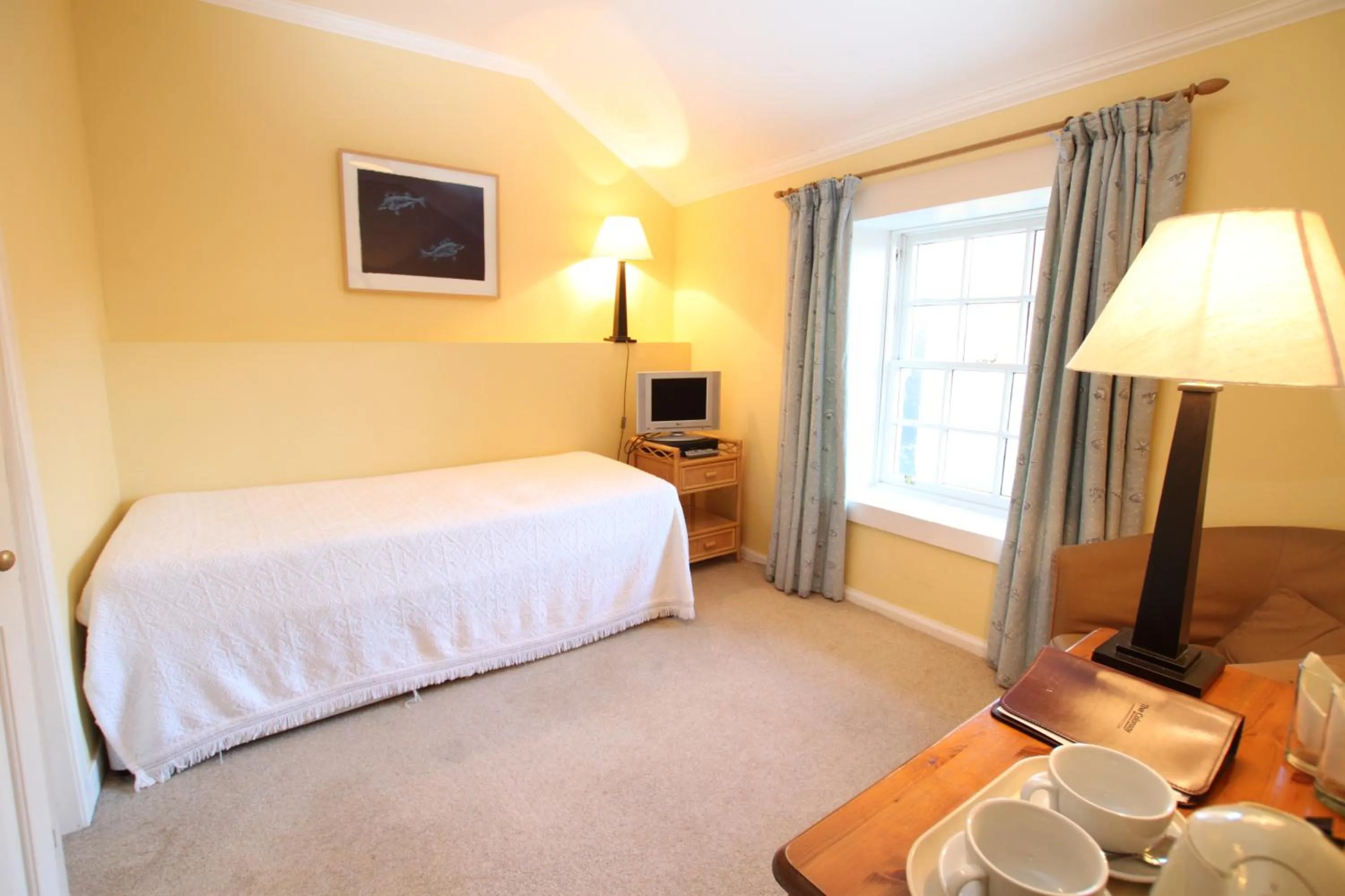 Bed in The Colonsay Hotel