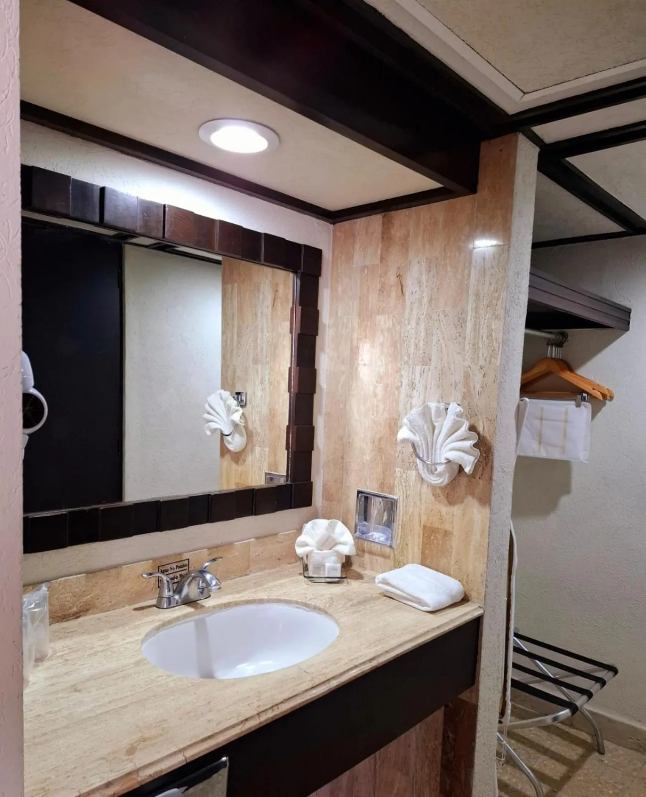 Shower in Best Western Hotel Posada Freeman Zona Dorada