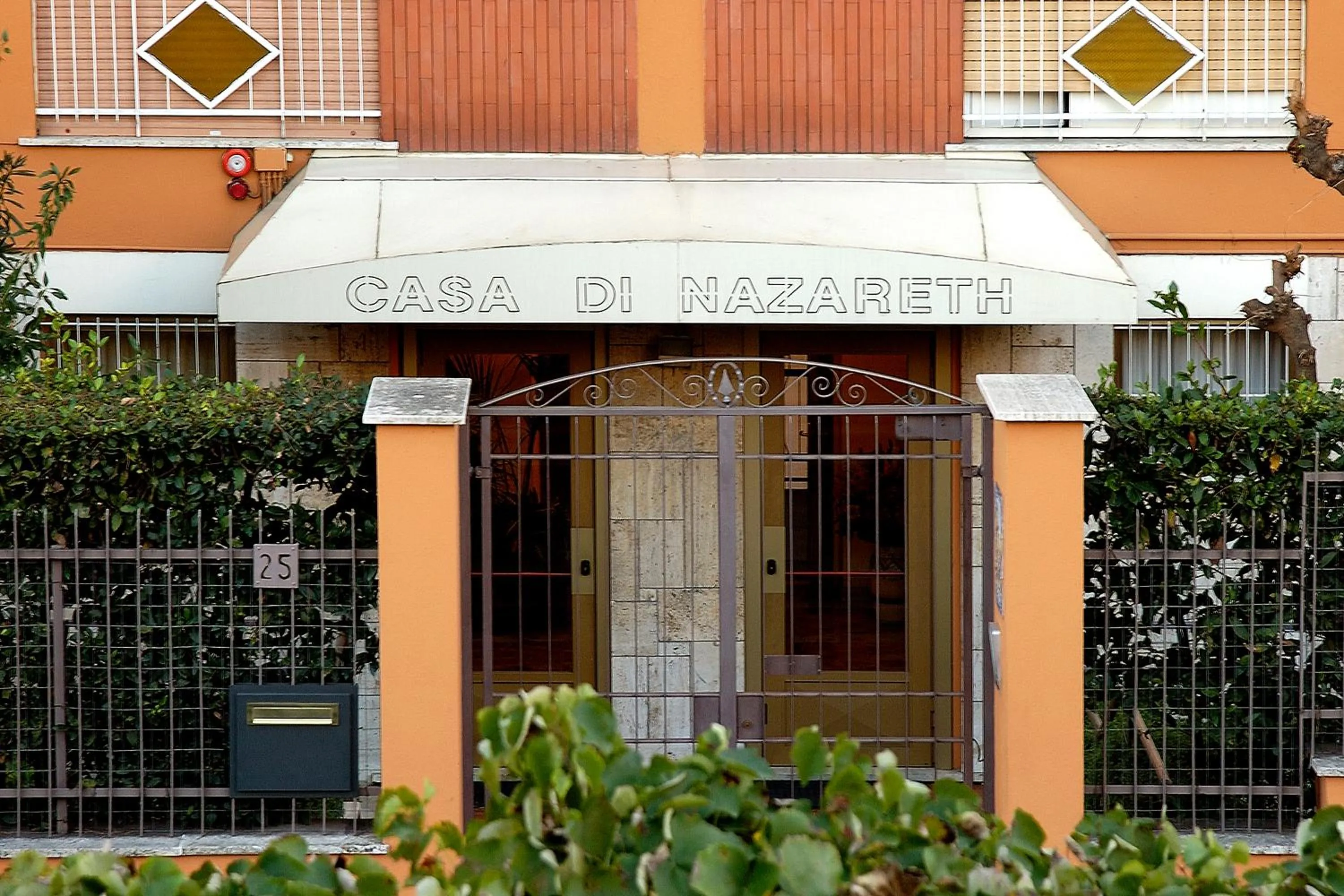 Facade/entrance in La Casa di Nazareth