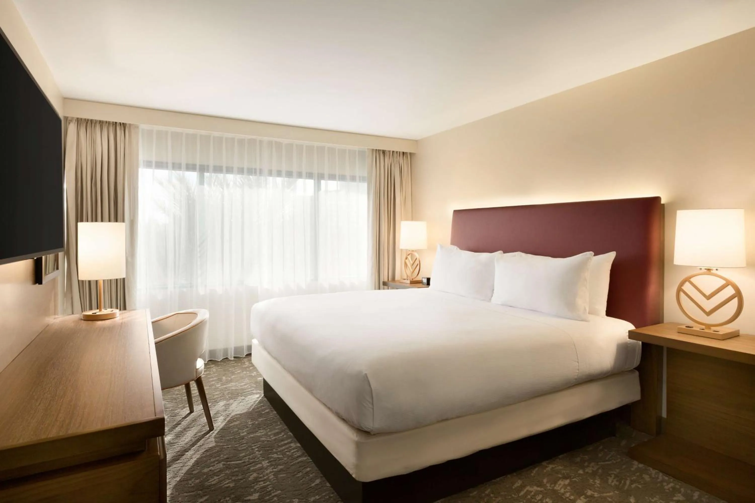 Bedroom, Bed in Embassy Suites by Hilton Phoenix Downtown North