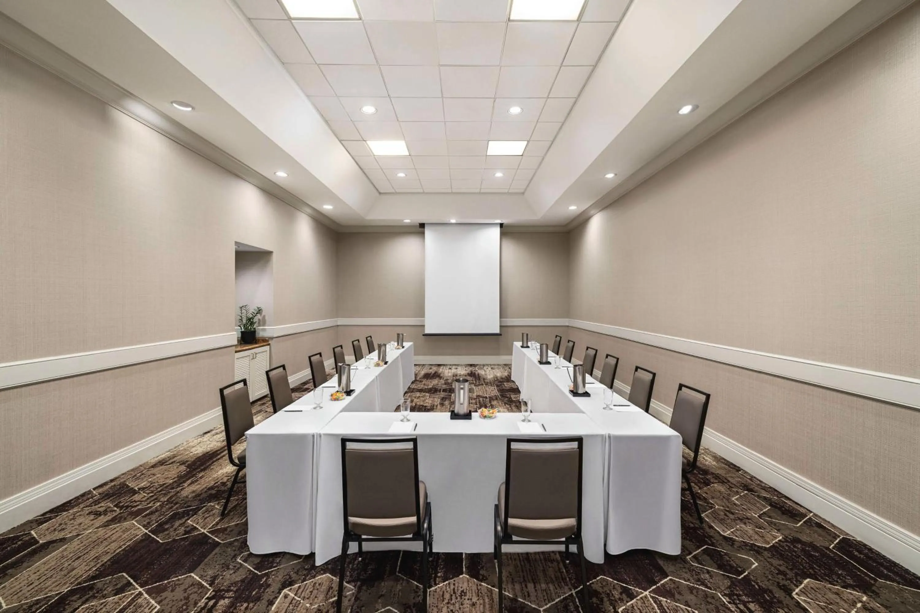 Meeting/conference room in Embassy Suites by Hilton Phoenix Downtown North