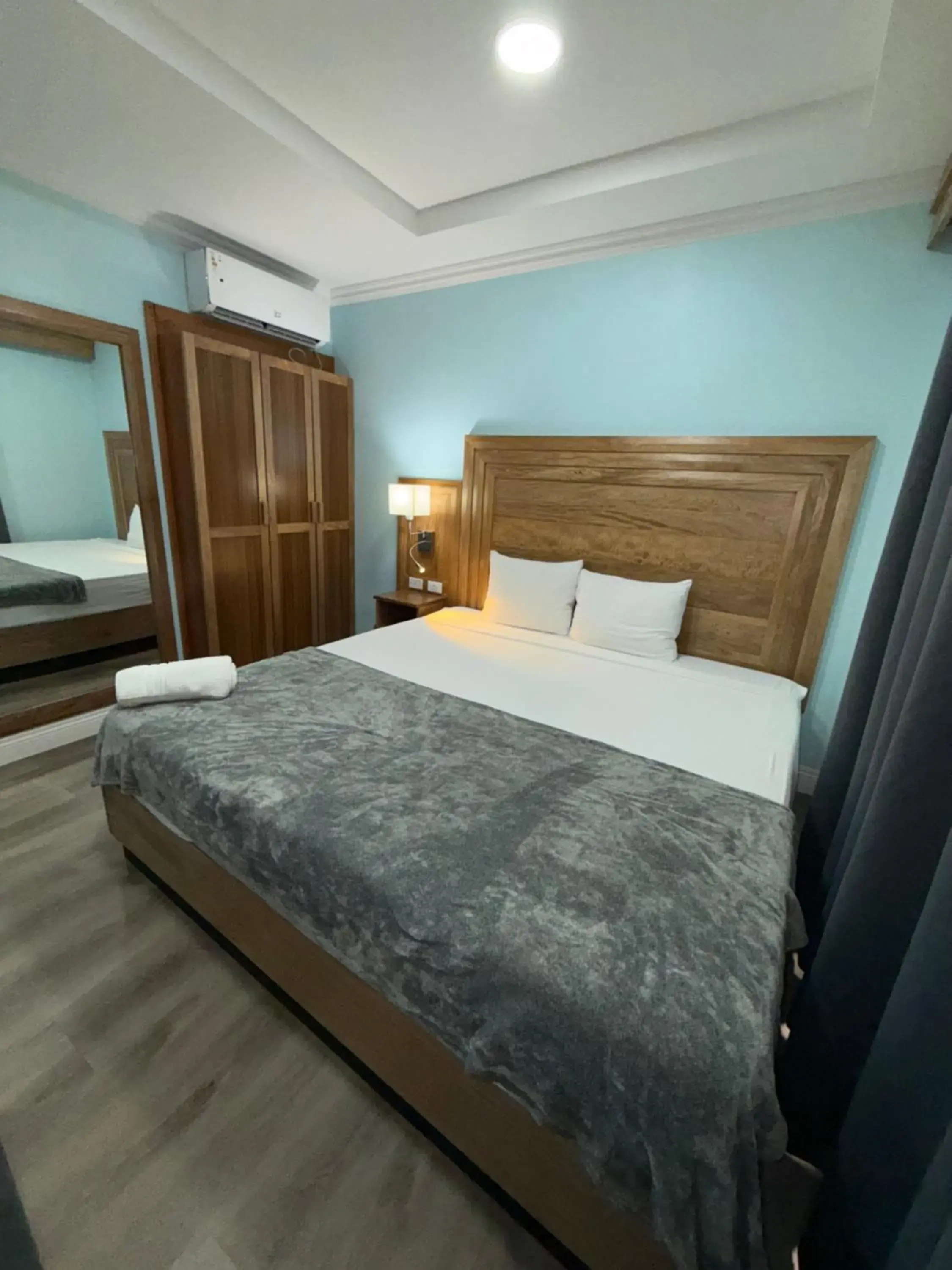 King Room in Airport Suites Hotel King Room in Airport Suites Hotel