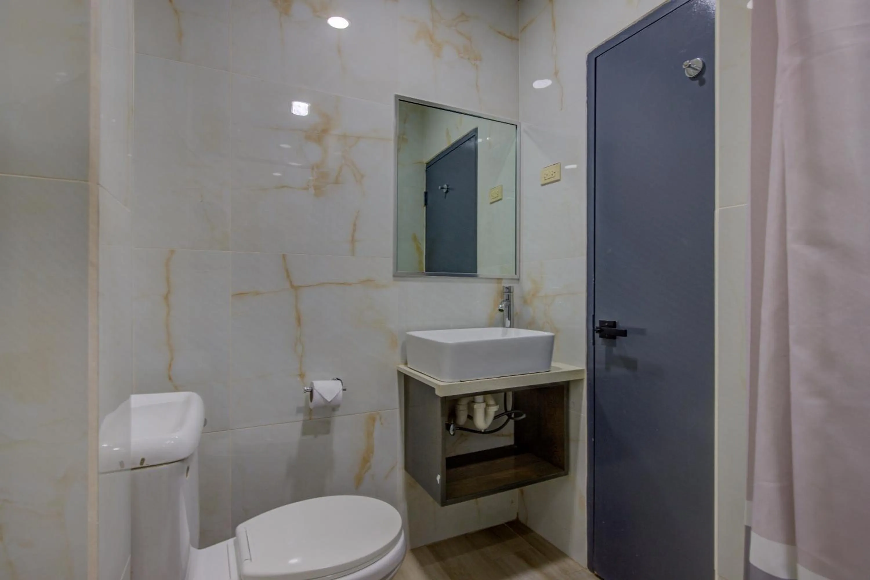 Airport Suites Hotel