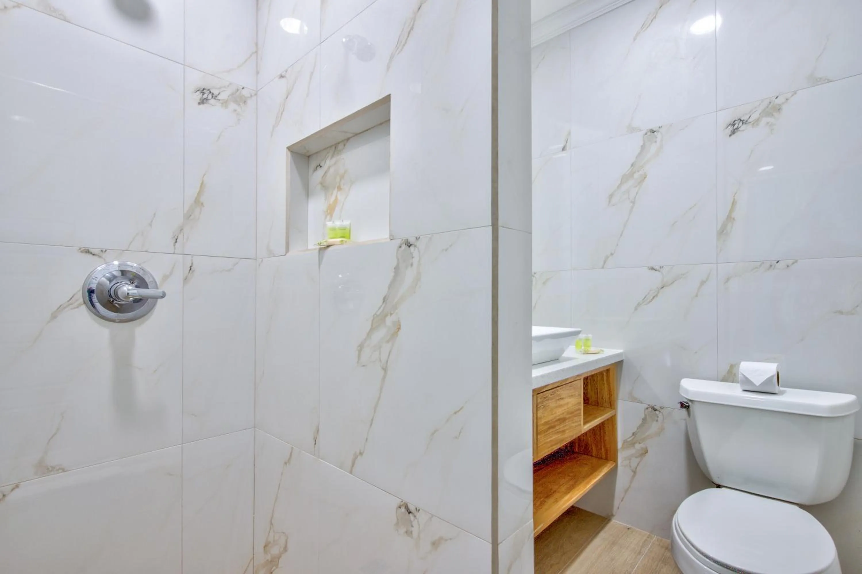 Bathroom in Airport Suites Hotel