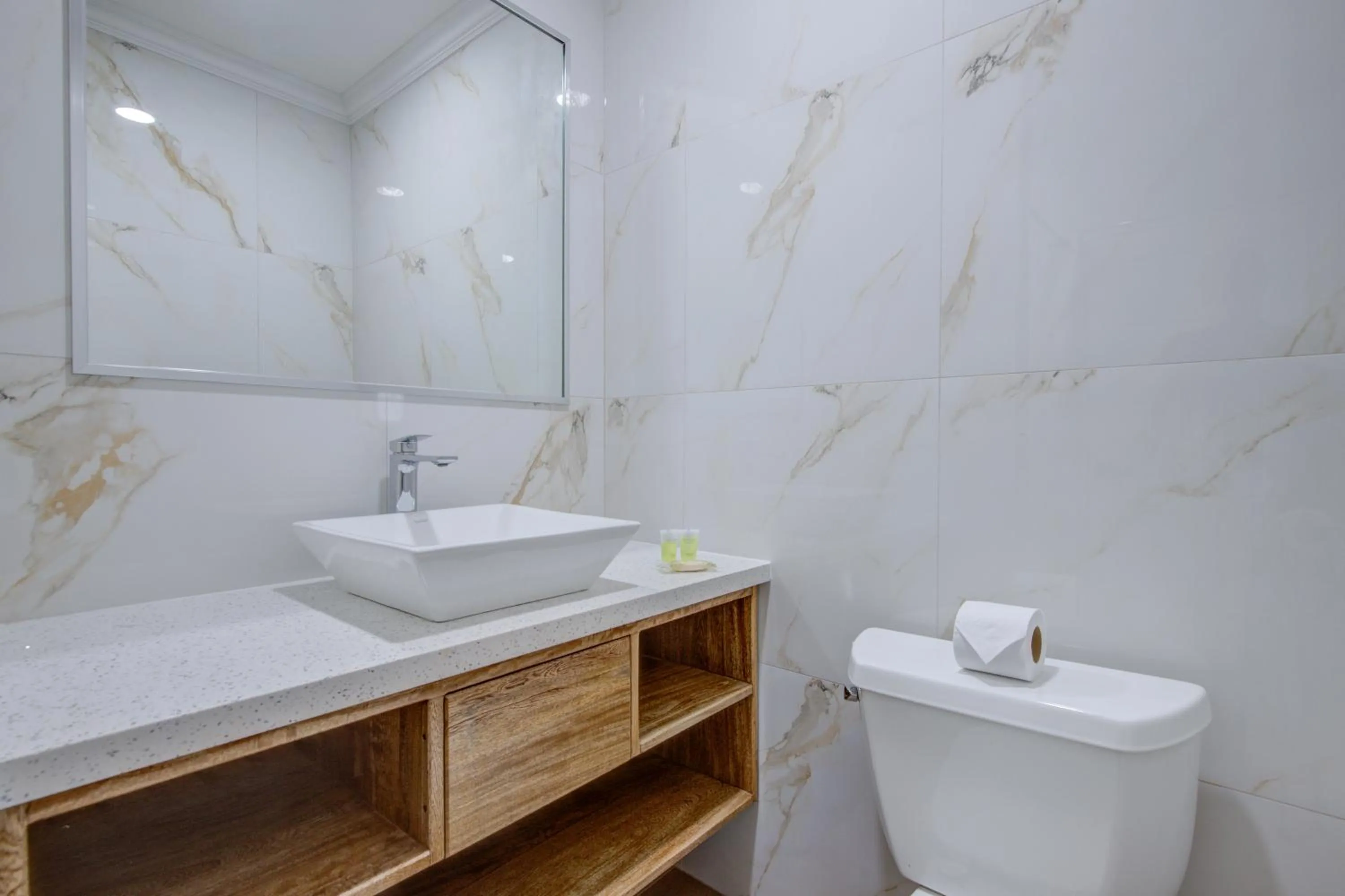 Airport Suites Hotel