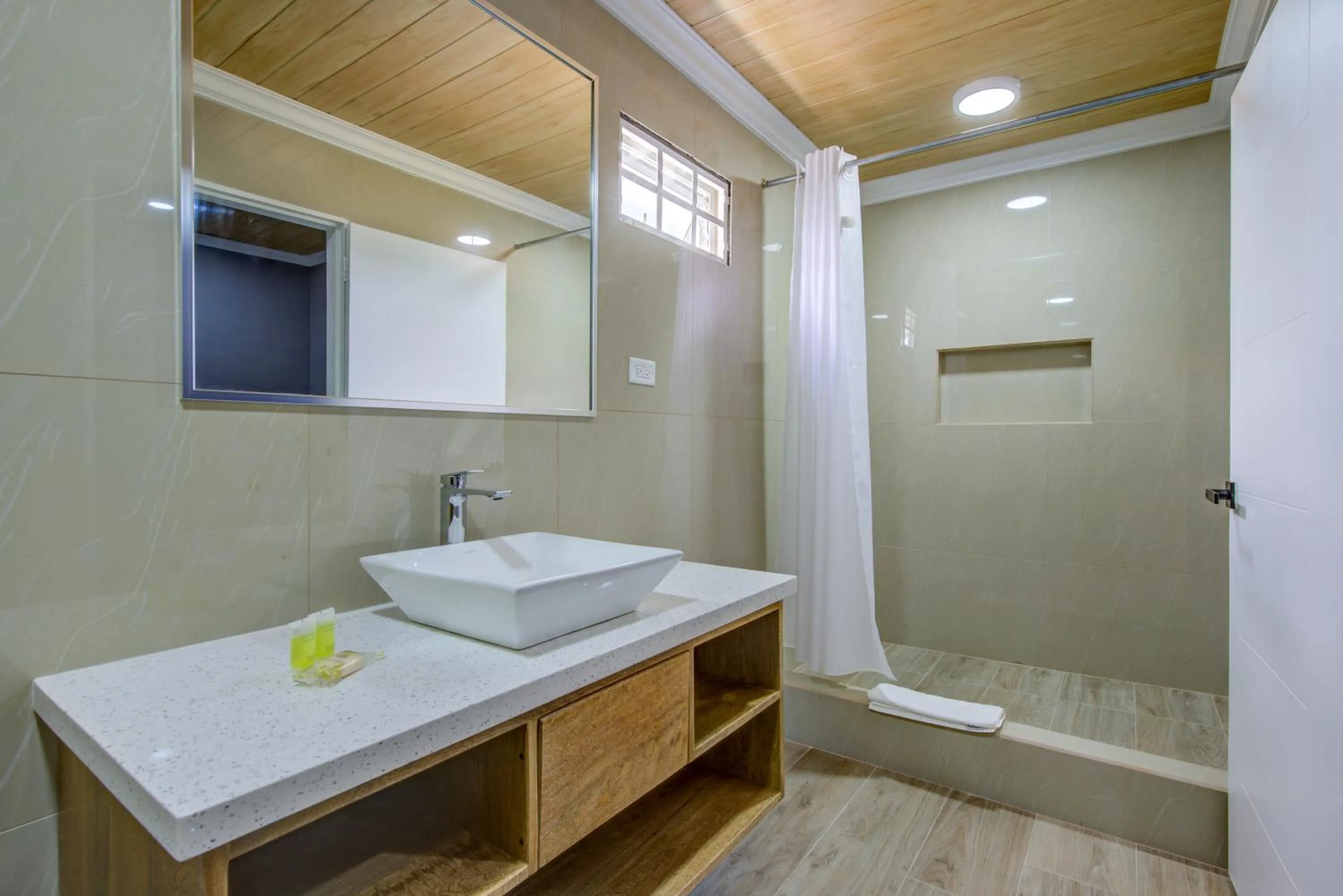 Airport Suites Hotel