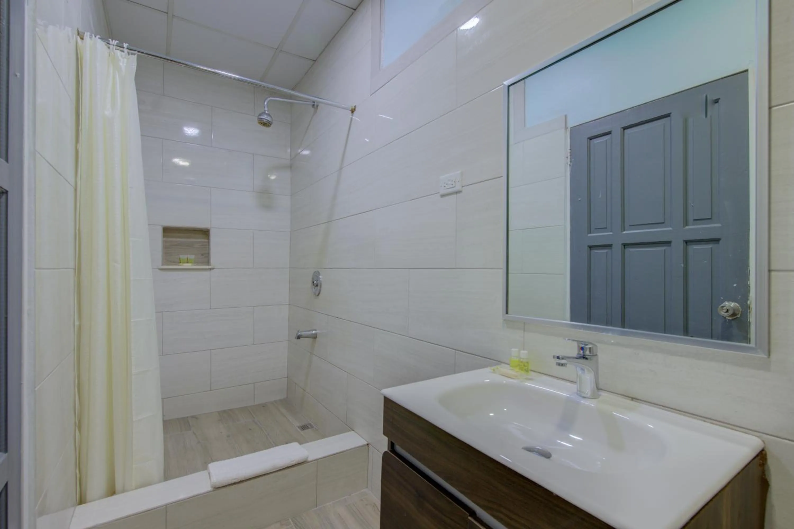 Airport Suites Hotel