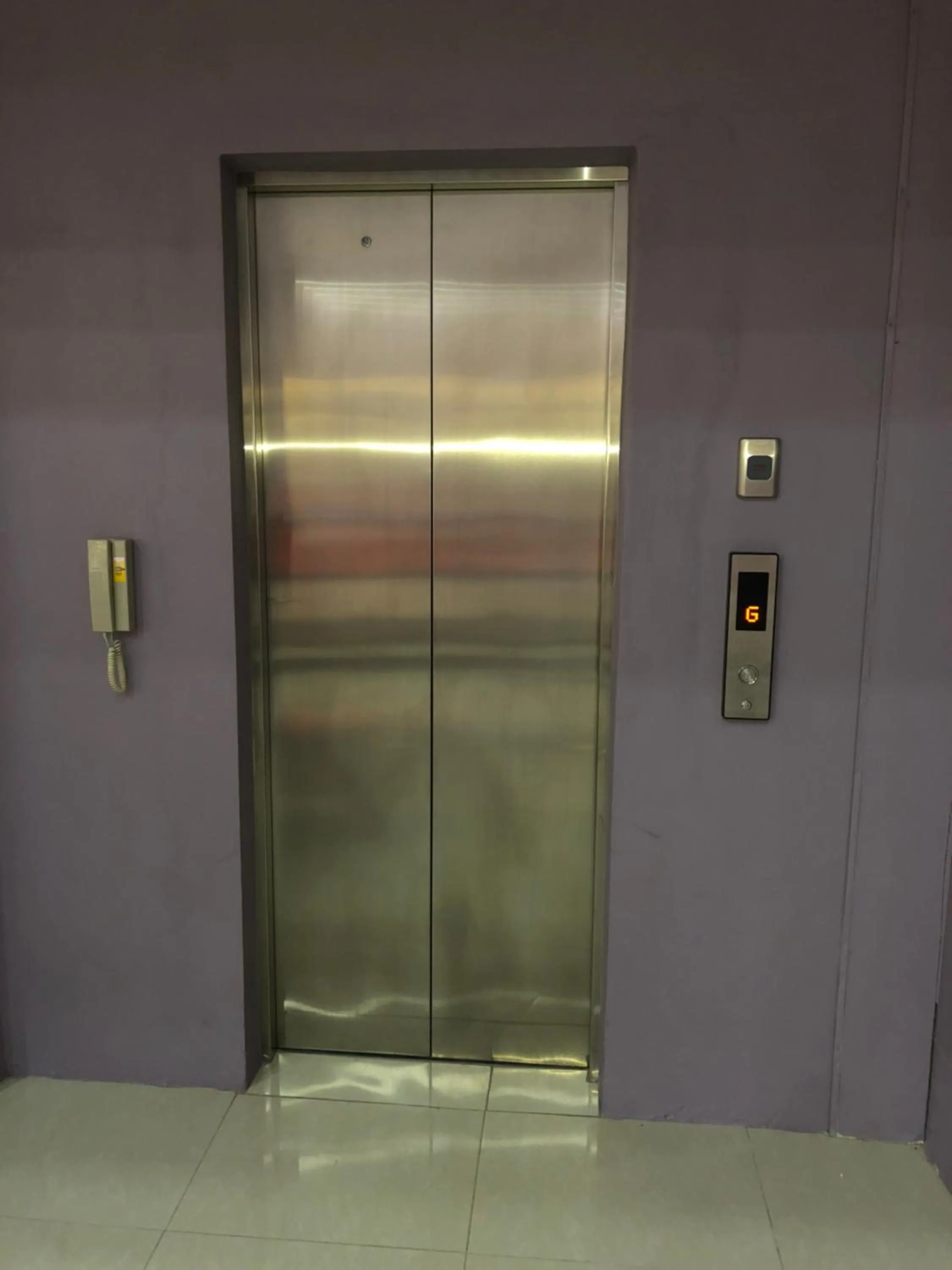 elevator in Airport Suites Hotel