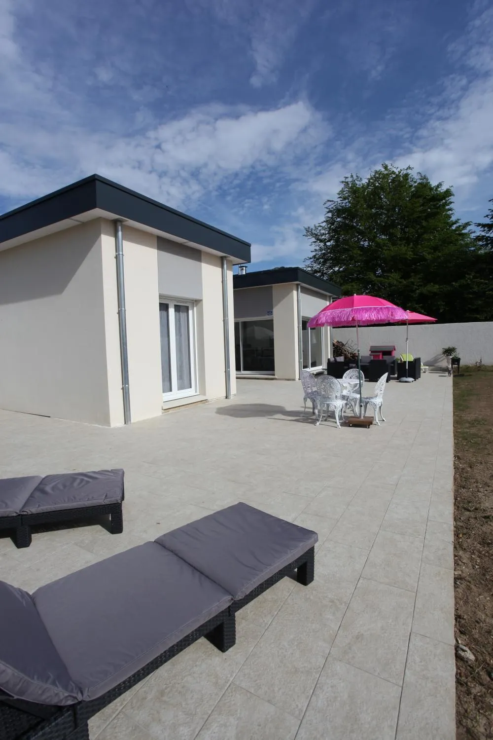 Facade/entrance in le chat botté77