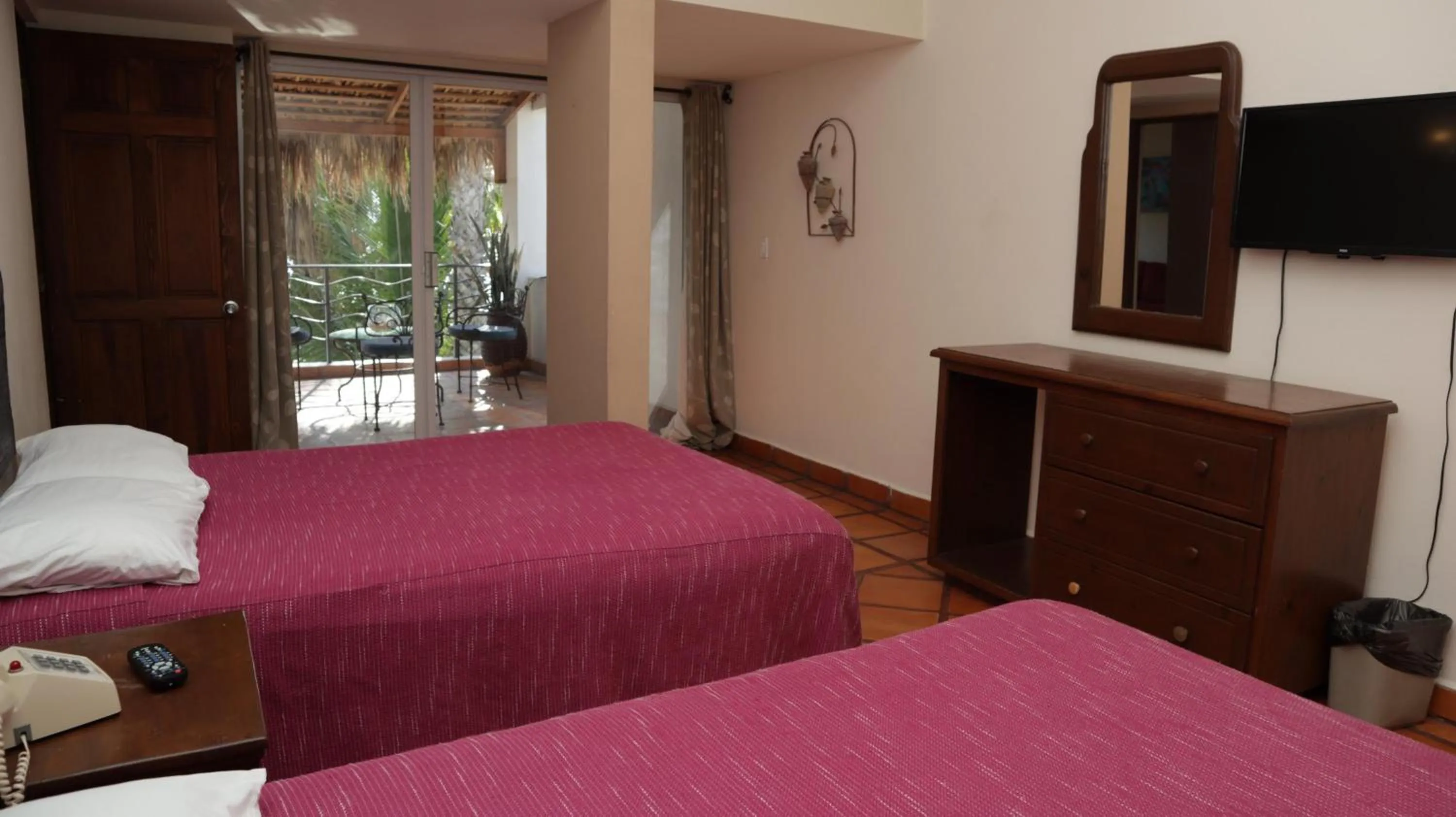 Bedroom, Bed in La Concha Beach Hotel & Club