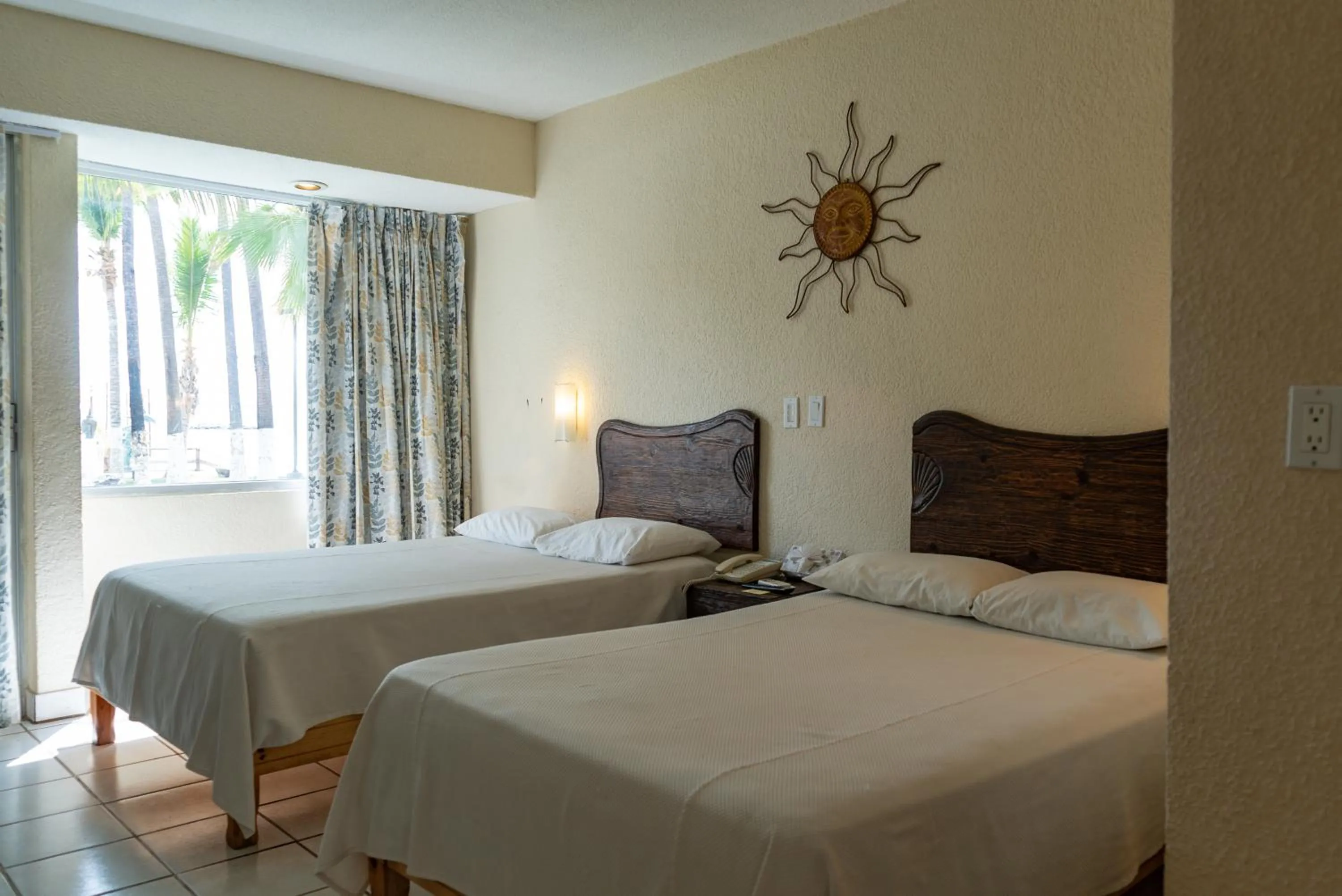 Bedroom, Bed in La Concha Beach Hotel & Club