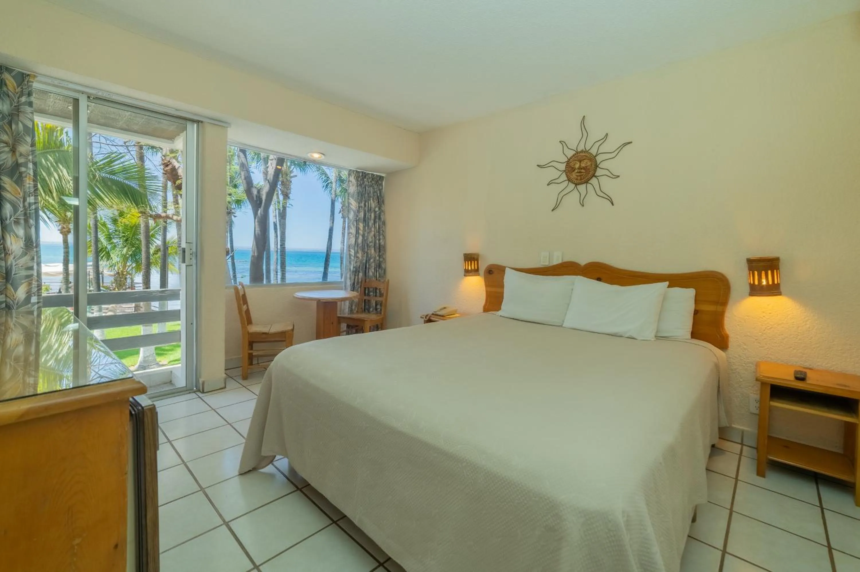 Bed in La Concha Beach Hotel & Club